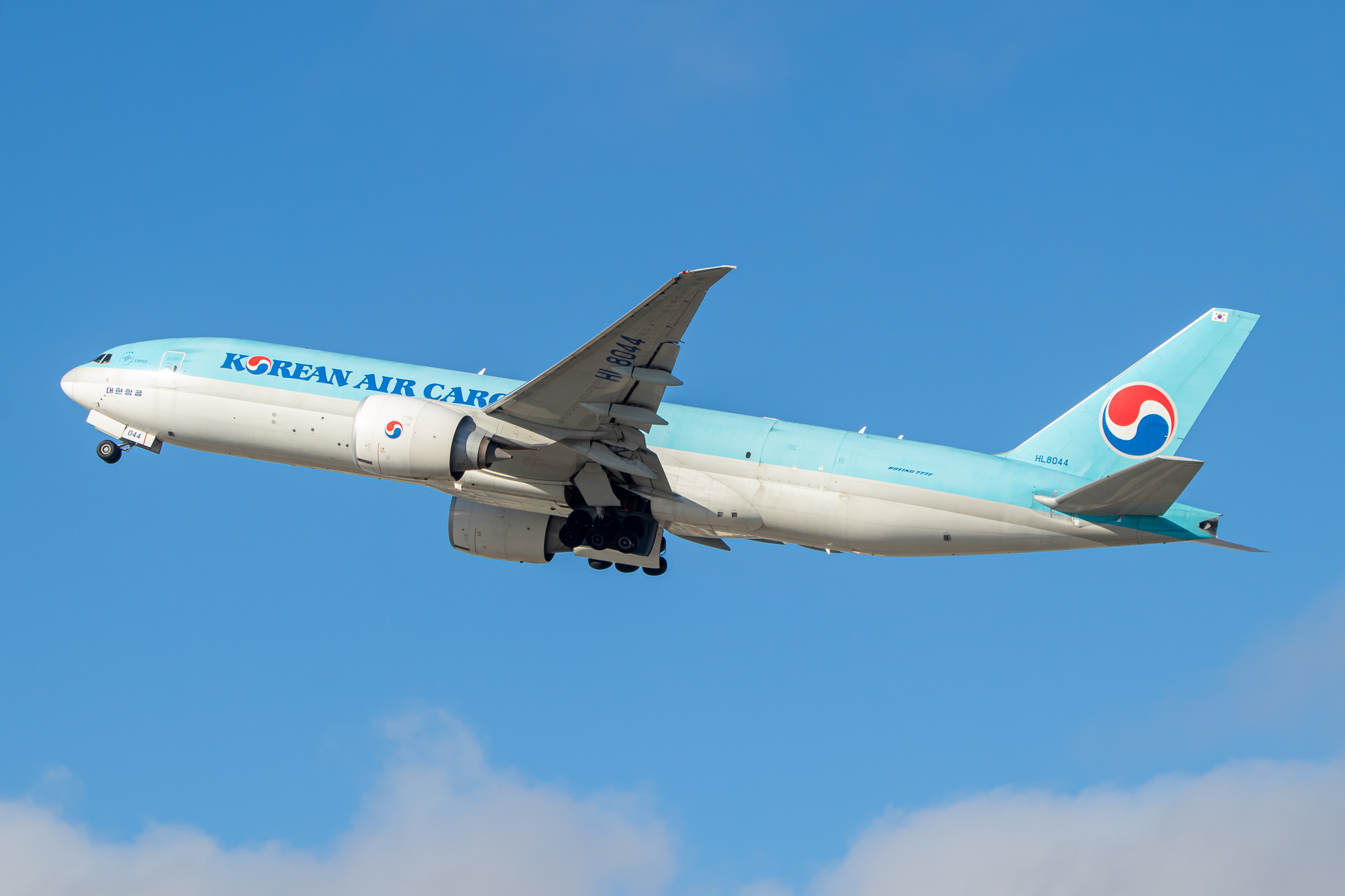 Full size: Korean Air Cargo Boeing 777-F HL8044 at Los Angeles International Airport