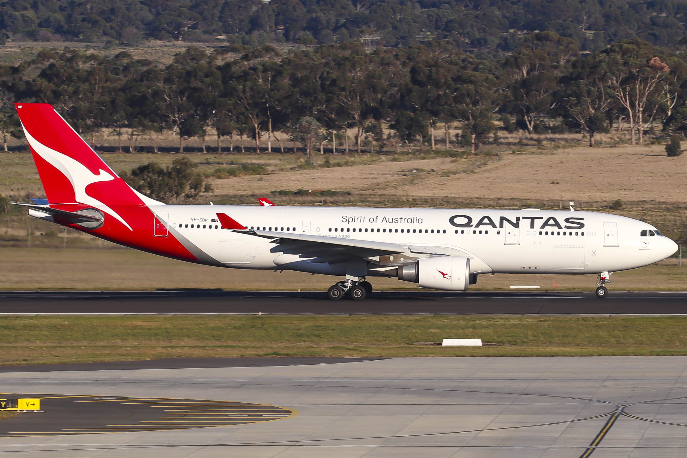 Full size: Qantas Airways Airbus A330-200 VH-EBP at Melbourne Airport