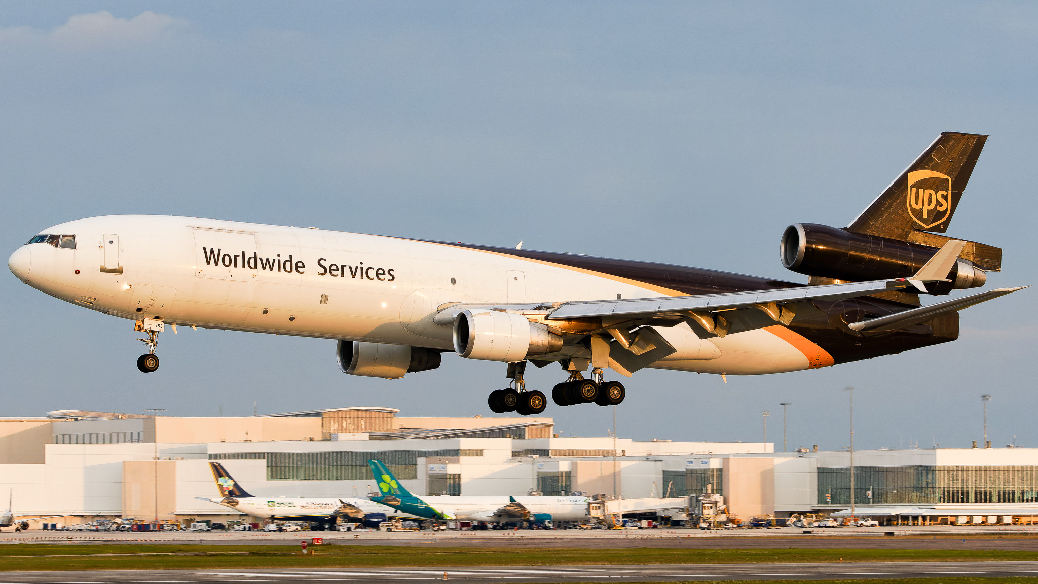 Full size: United Parcel Service McDonnell Douglas MD-11F N293UP at Orlando International Airport