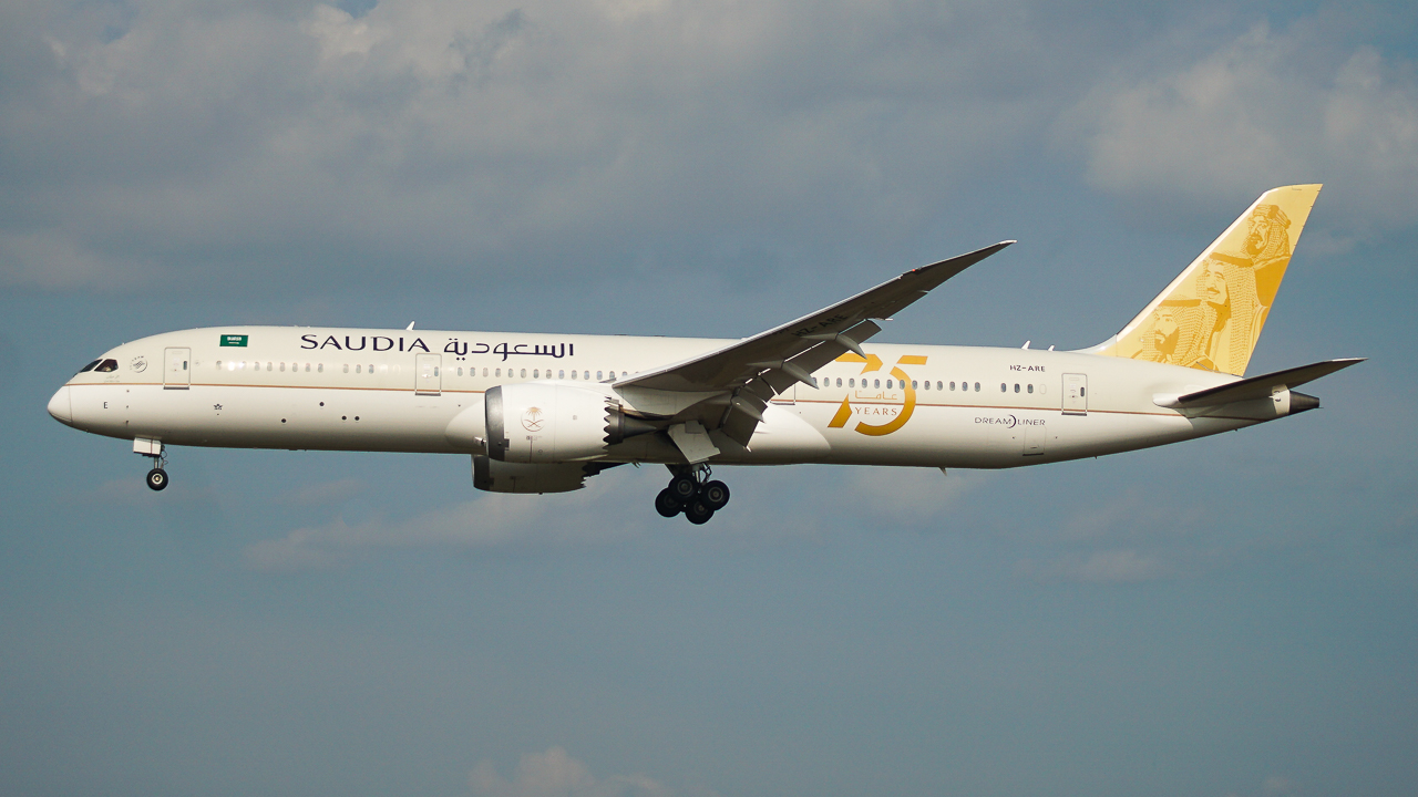 Full size: Saudia Boeing 787-9 HZ-ARE at Kuala Lumpur International Airport