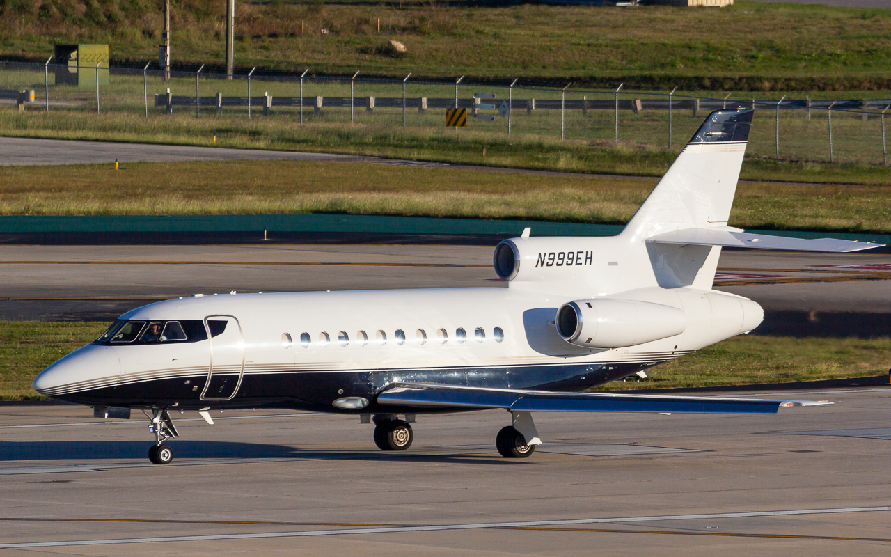 Full size: PRIVATE Dassault Falcon 50 N999EH at Tampa International Airport