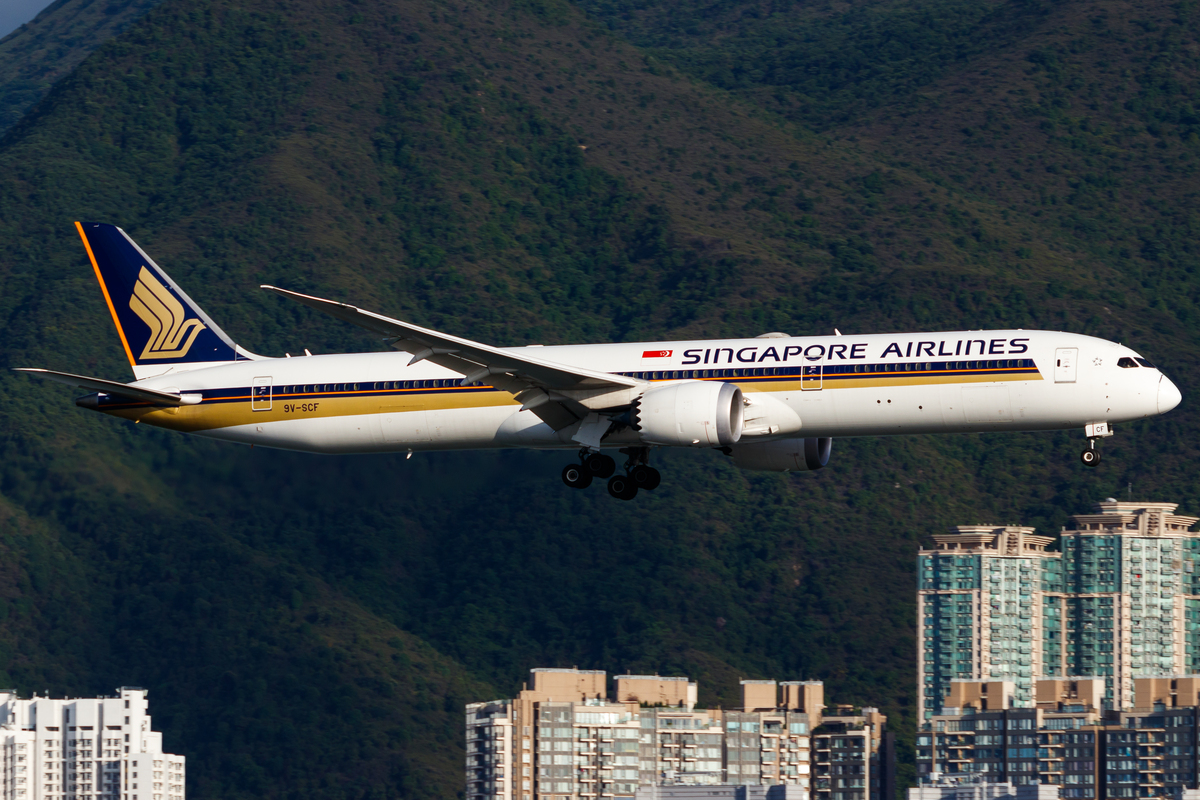 Full size: Singapore Airlines Boeing 787-9 9V-SCF at Hong Kong International Airport