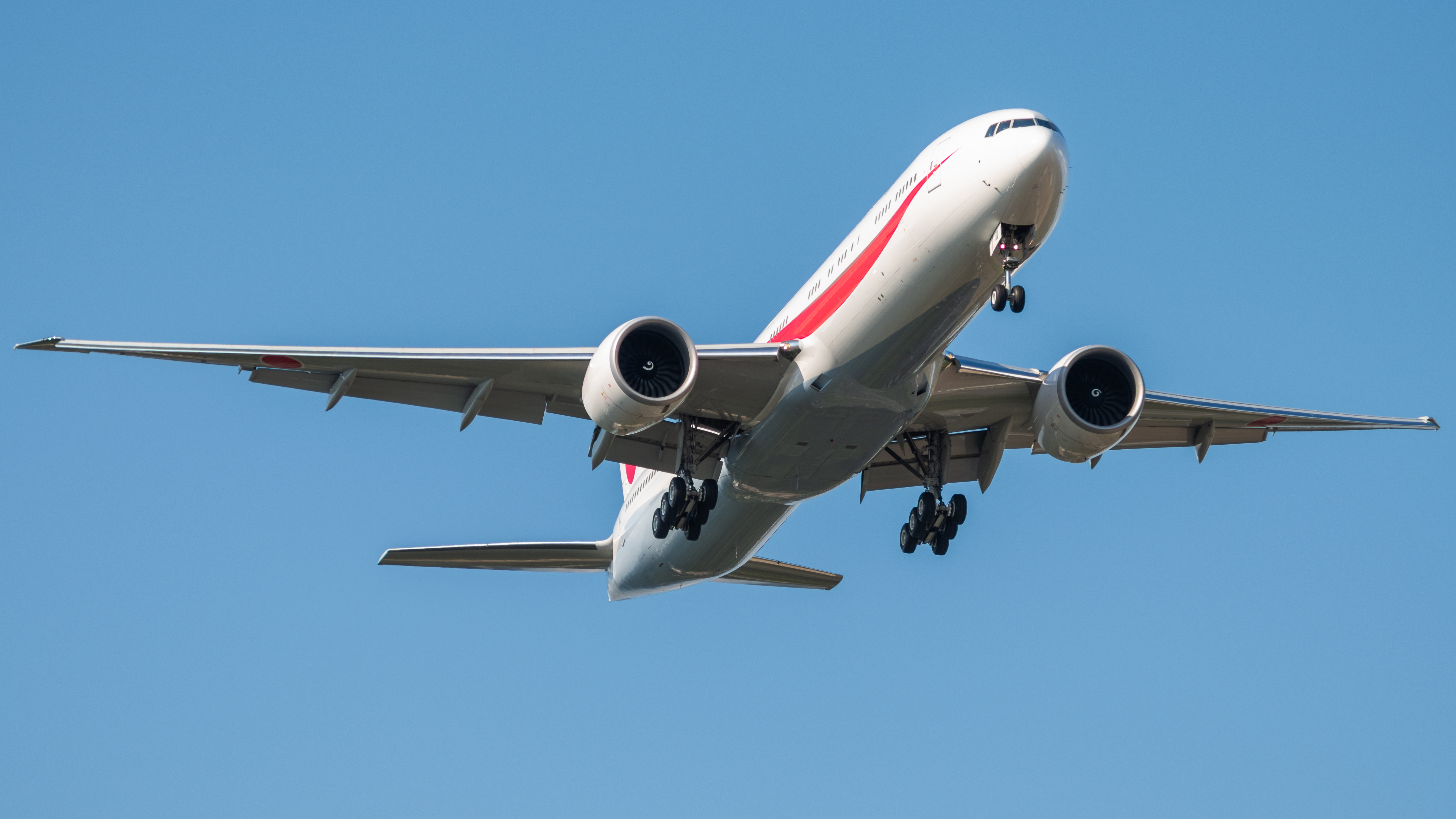 Full size: Japan Air Self-Defense Force Boeing 777-300ER 80-1111 at Joint Base Andrews
