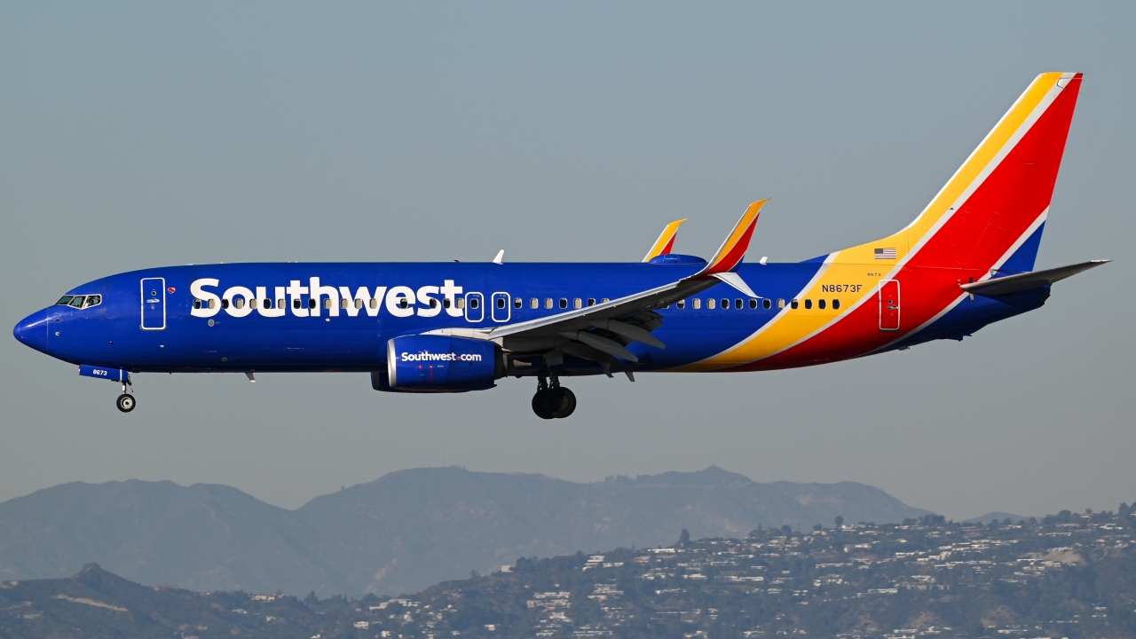 Full size: Southwest Airlines Boeing 737-800 N8673F at Los Angeles International Airport