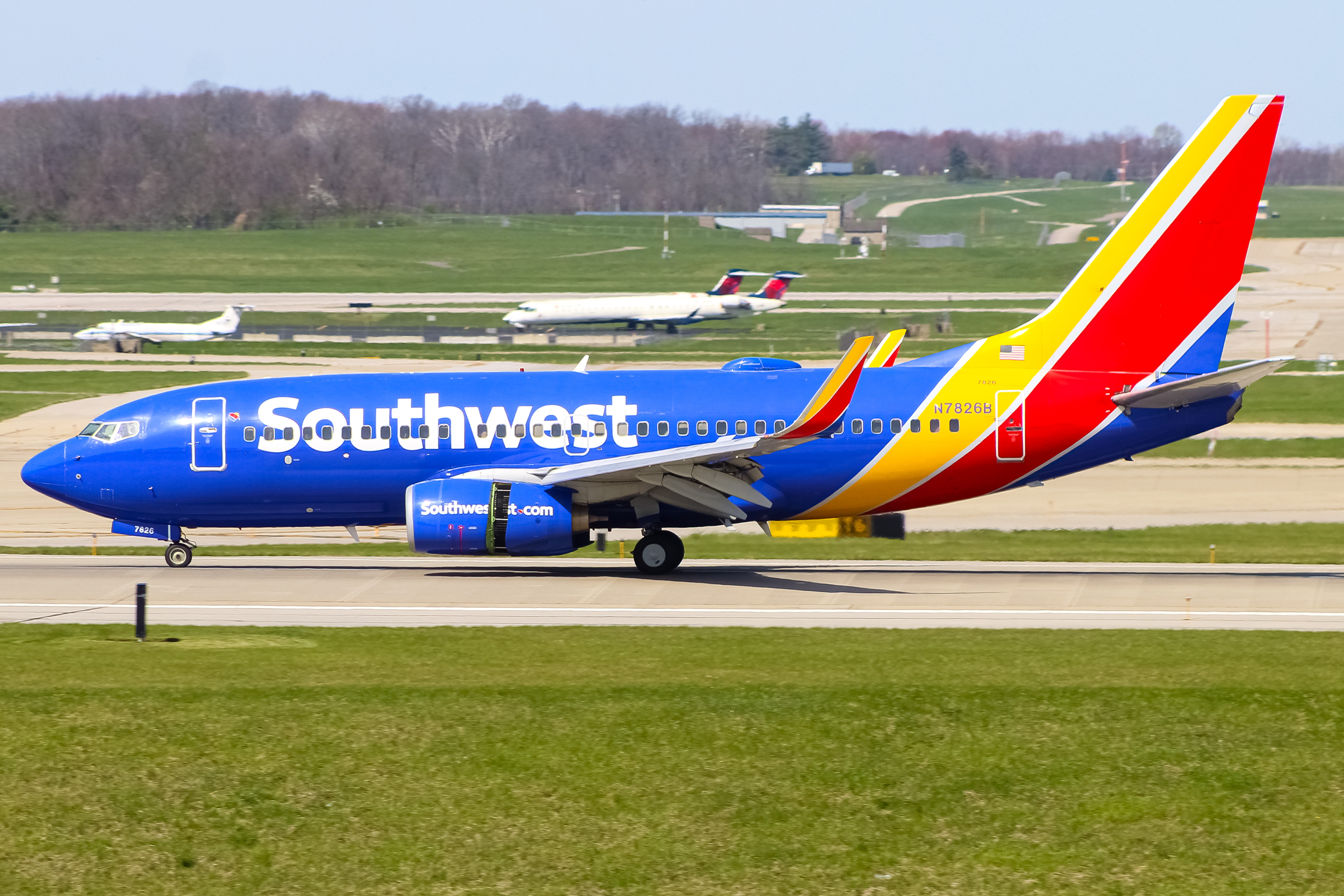 Full size: Southwest Airlines Boeing 737-700 N7826B at Cincinnati/Northern Kentucky International Airport