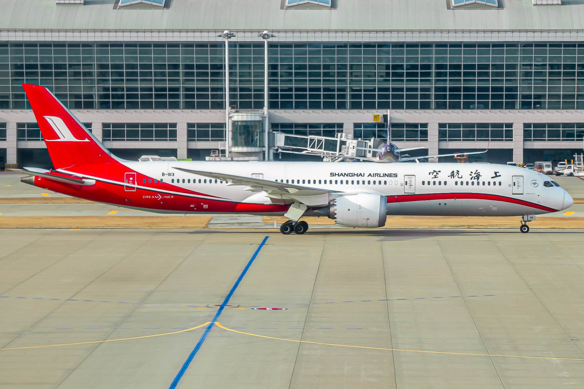Full size: Shanghai Airlines Boeing 787-9 B-1113 at Seoul-Incheon International Airport
