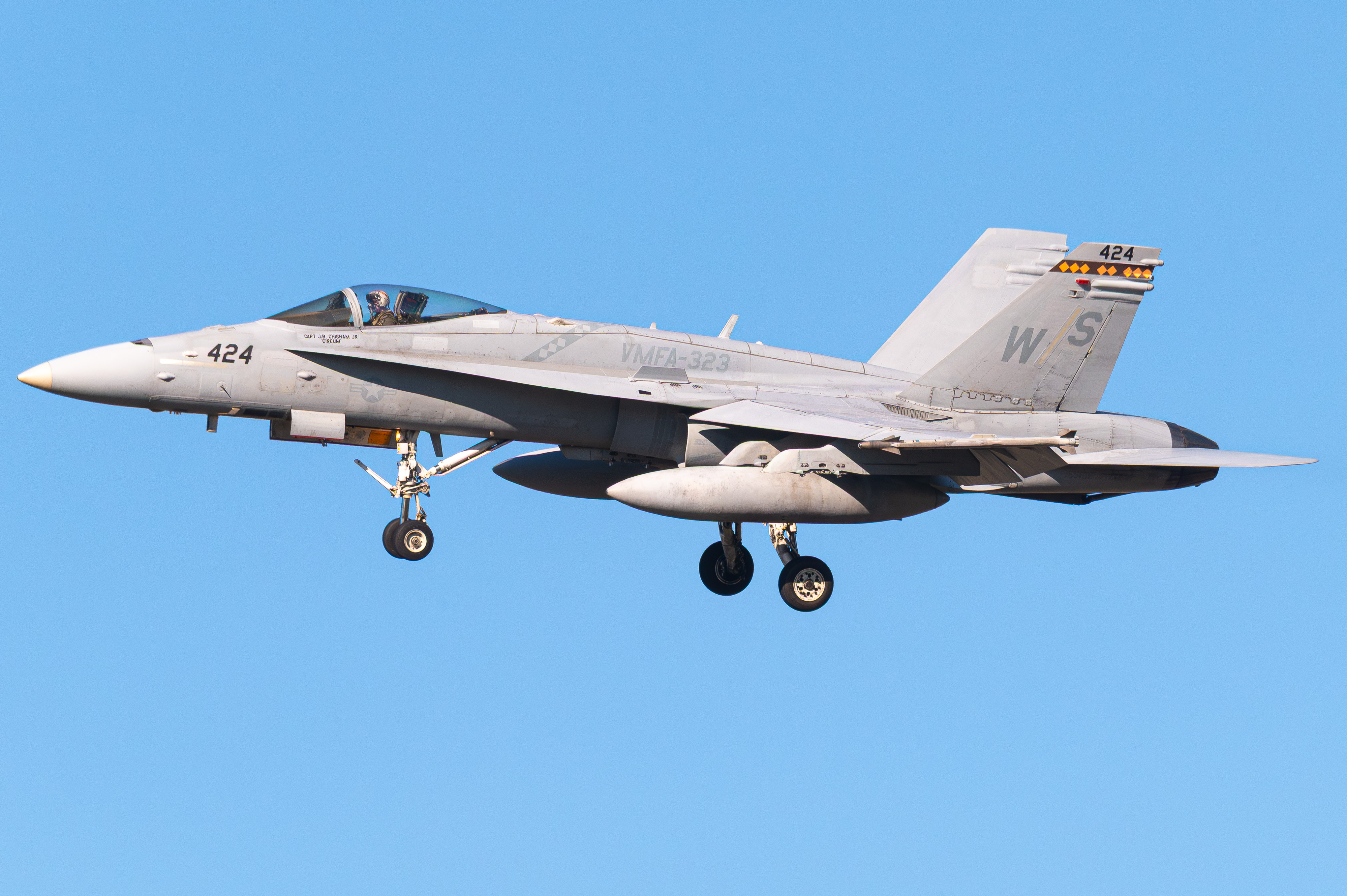 Full size: USMC - United States Marine Corp McDonnel Douglas F/A-18 Hornet 165186 at Miramar MCAS (Joe Foss Field) Airport