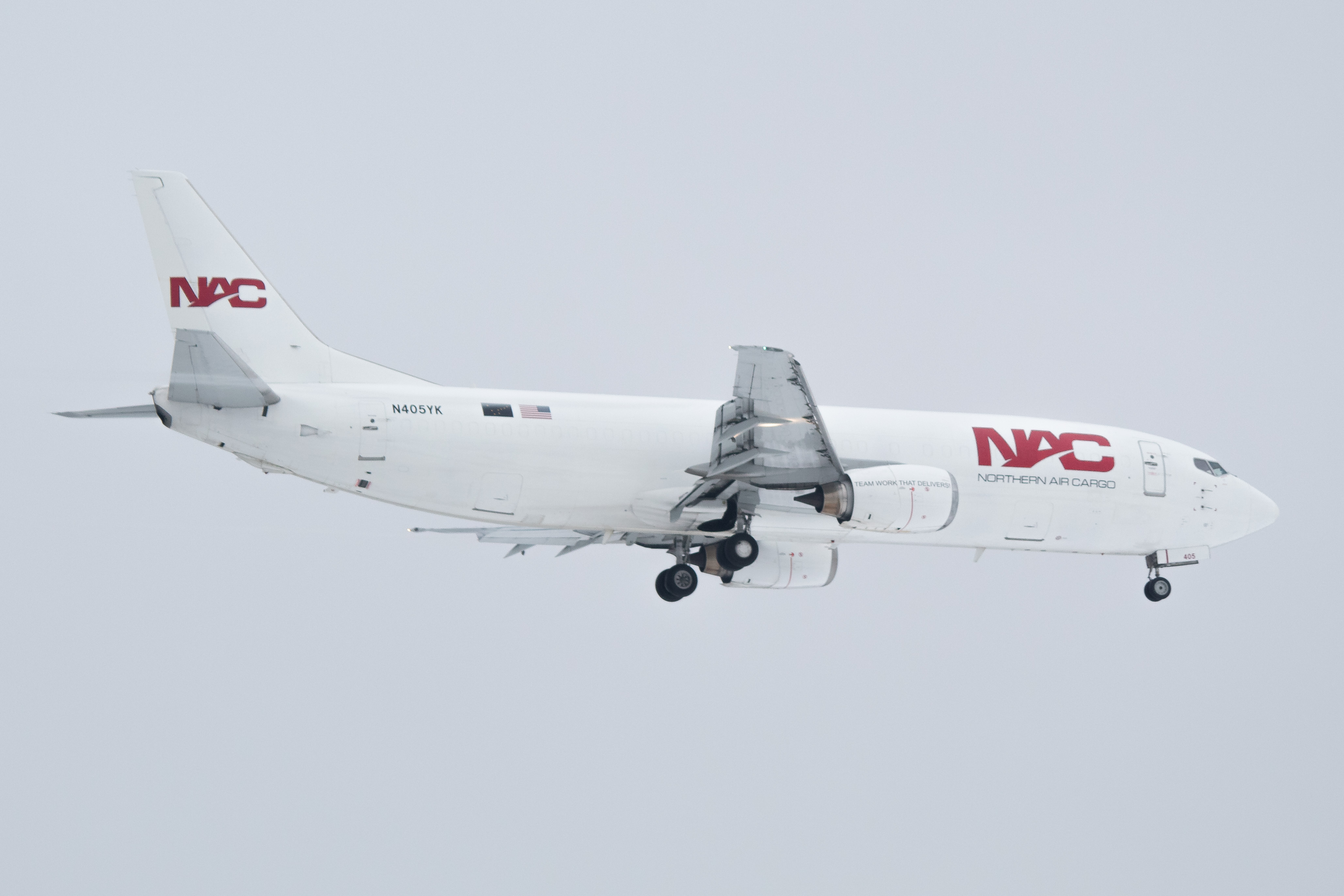 Full size: Northern Air Cargo Boeing 737-400 N405YK at Newark Liberty International Airport