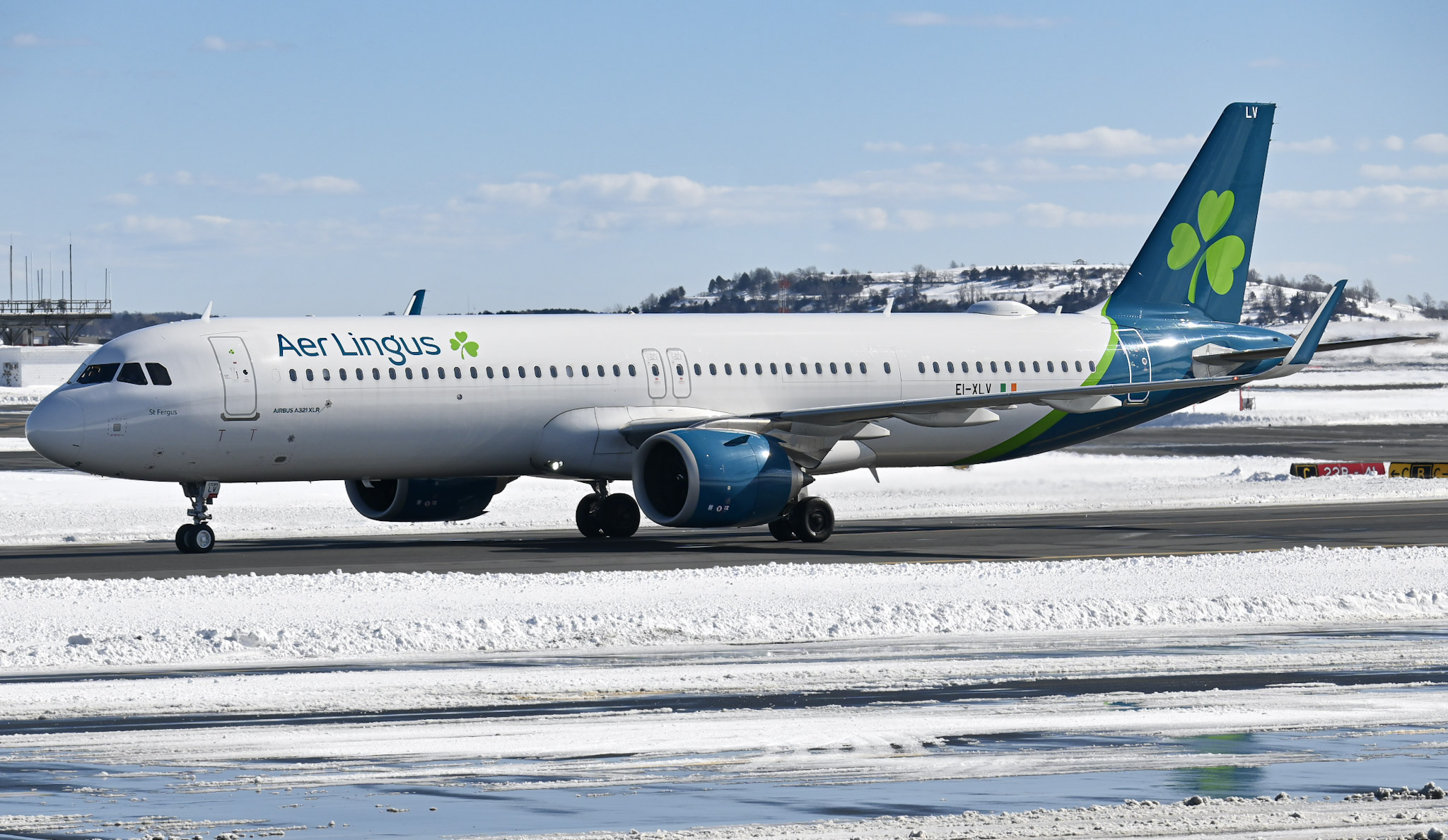 Full size: Aer Lingus Airbus A321XLR EI-XLV at General Edward Lawrence Logan International Airport