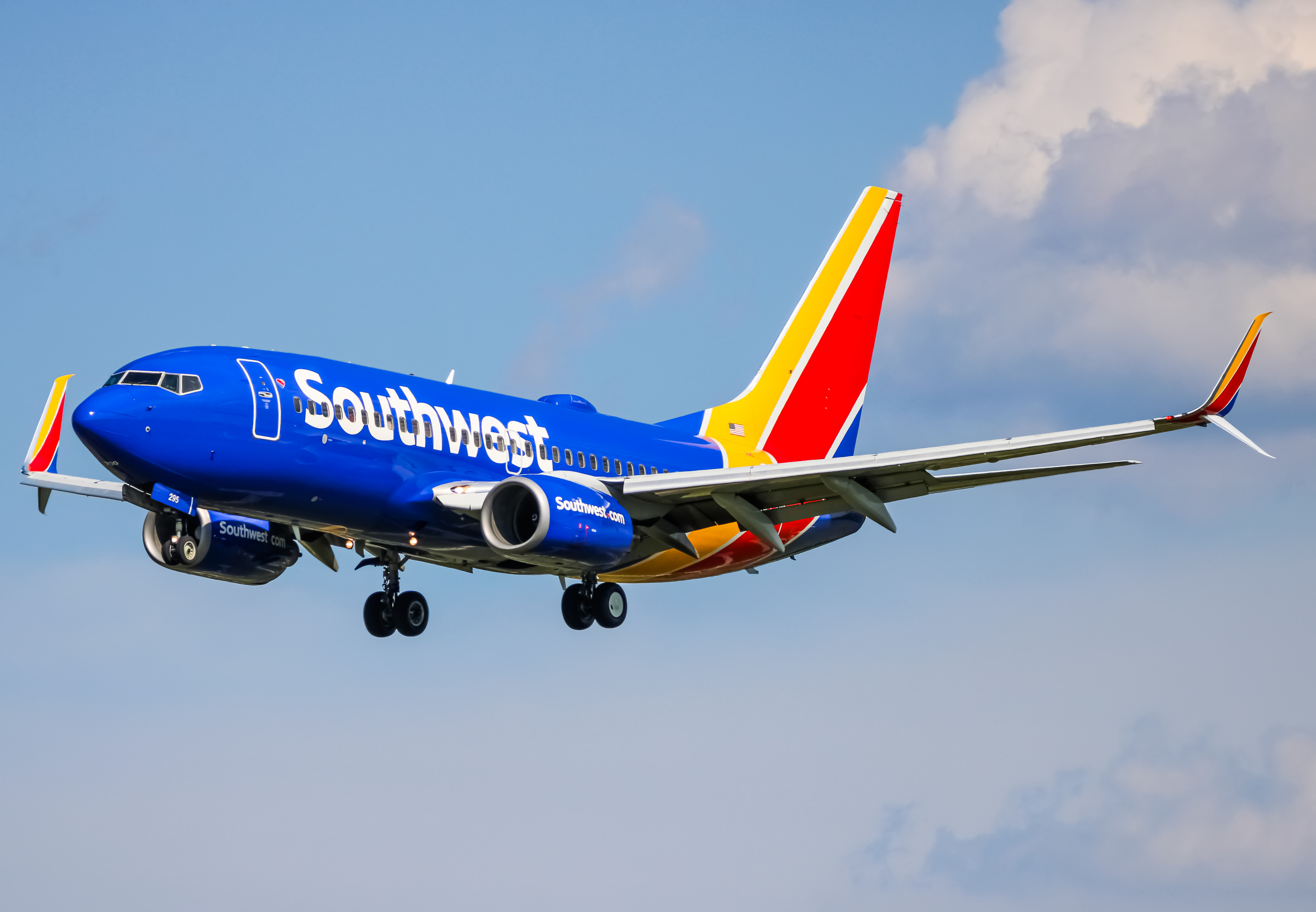 Full size: Southwest Airlines Boeing 737-700 N295WN at Baltimore/Washington International Thurgood Marshall Airport