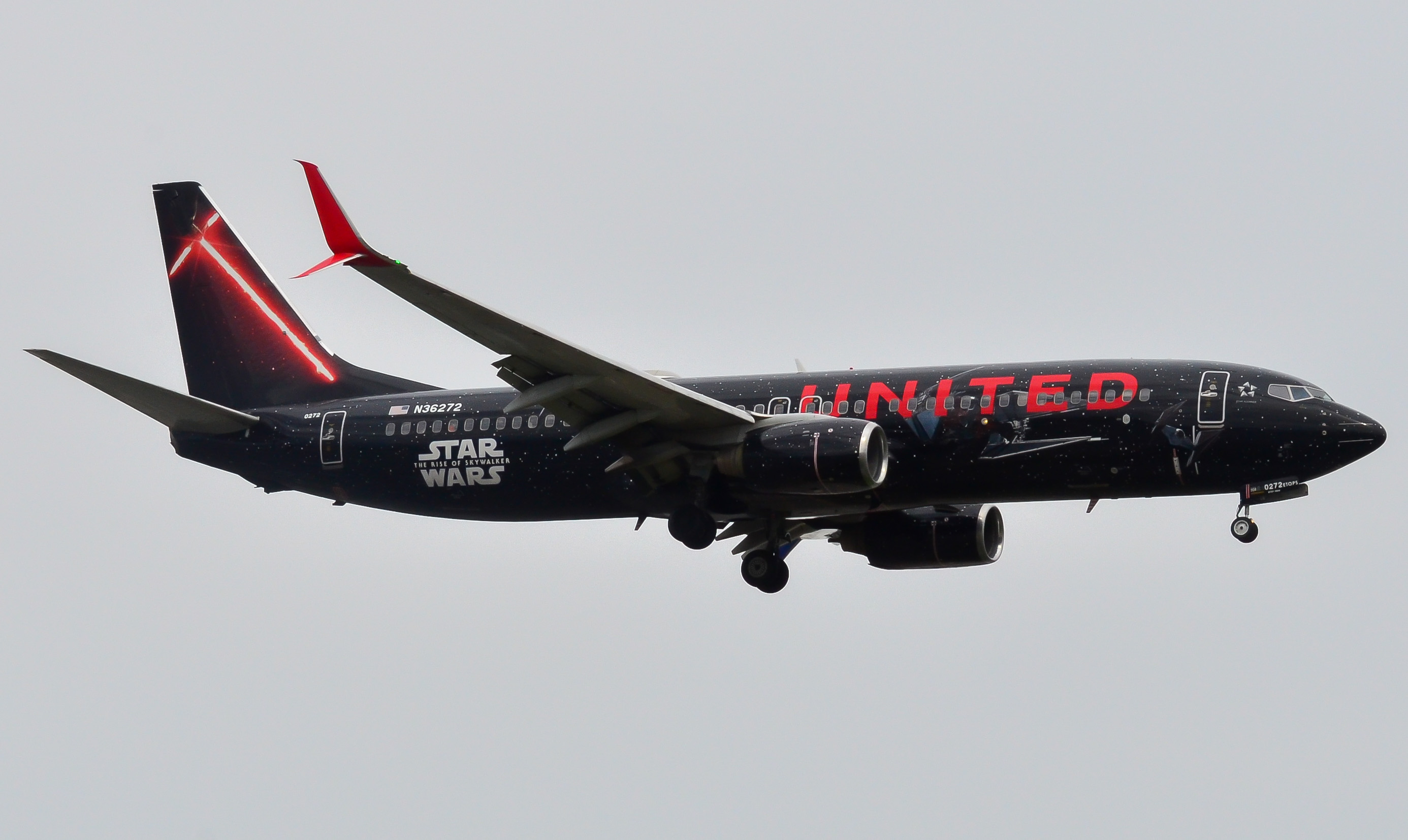 Full size: United Airlines Boeing 737-800 N36272 at Newark Liberty International Airport