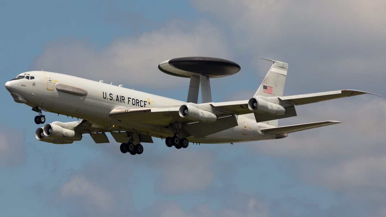Full size: USAF - United States Air Force Boeing E-3 Sentry 75-0557 at James M Cox Dayton International Airport