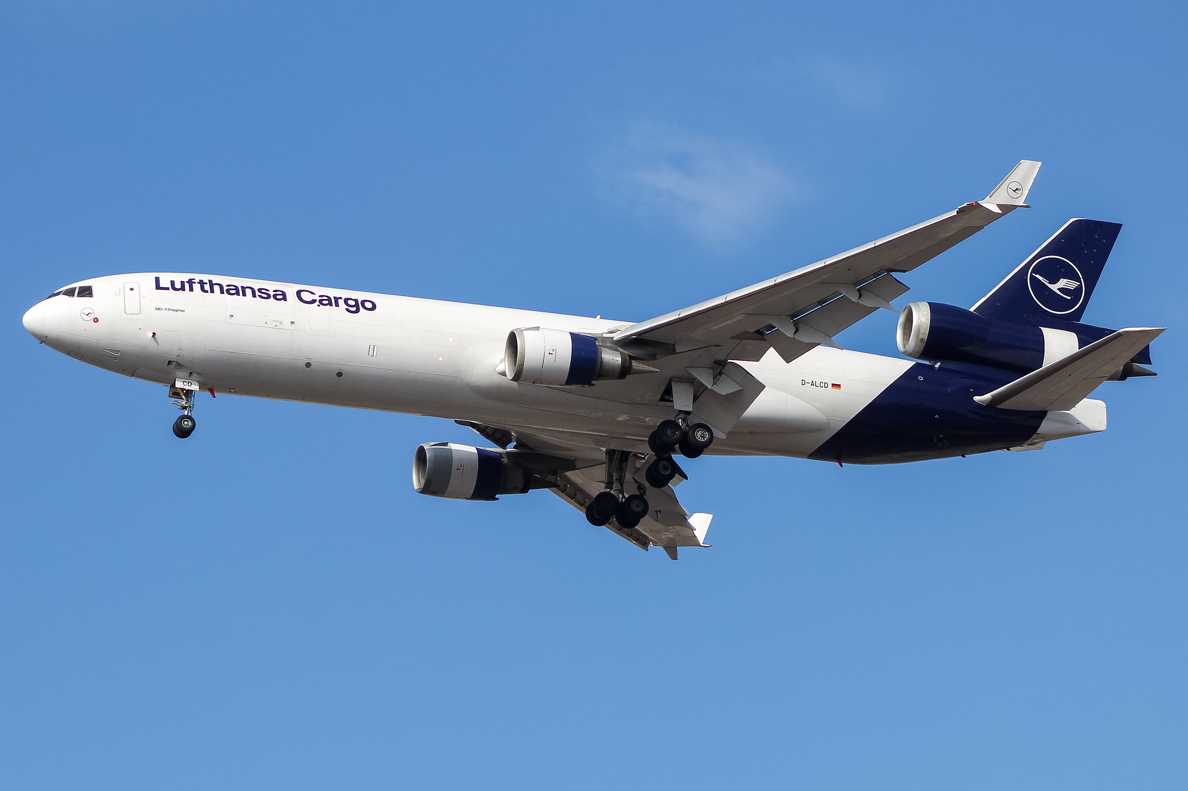 Full size: Lufthansa Cargo McDonnell Douglas MD-11F D-ALCD at Chicago O'Hare International Airport
