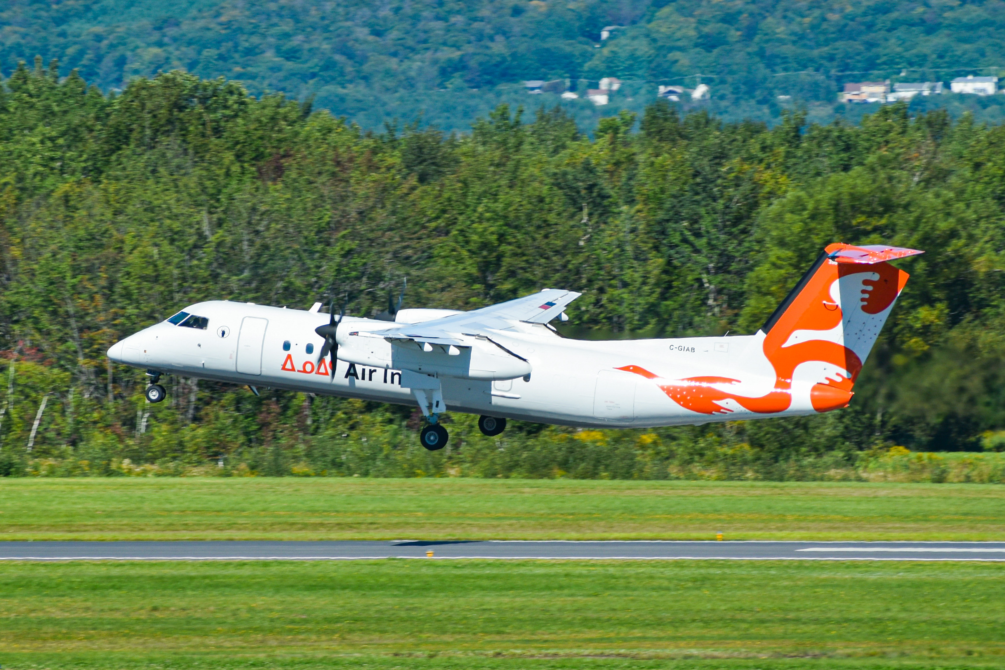 Full size: Air Inuit De Havilland DHC-8 C-giab  at Quebec/Jean Lesage International Airport