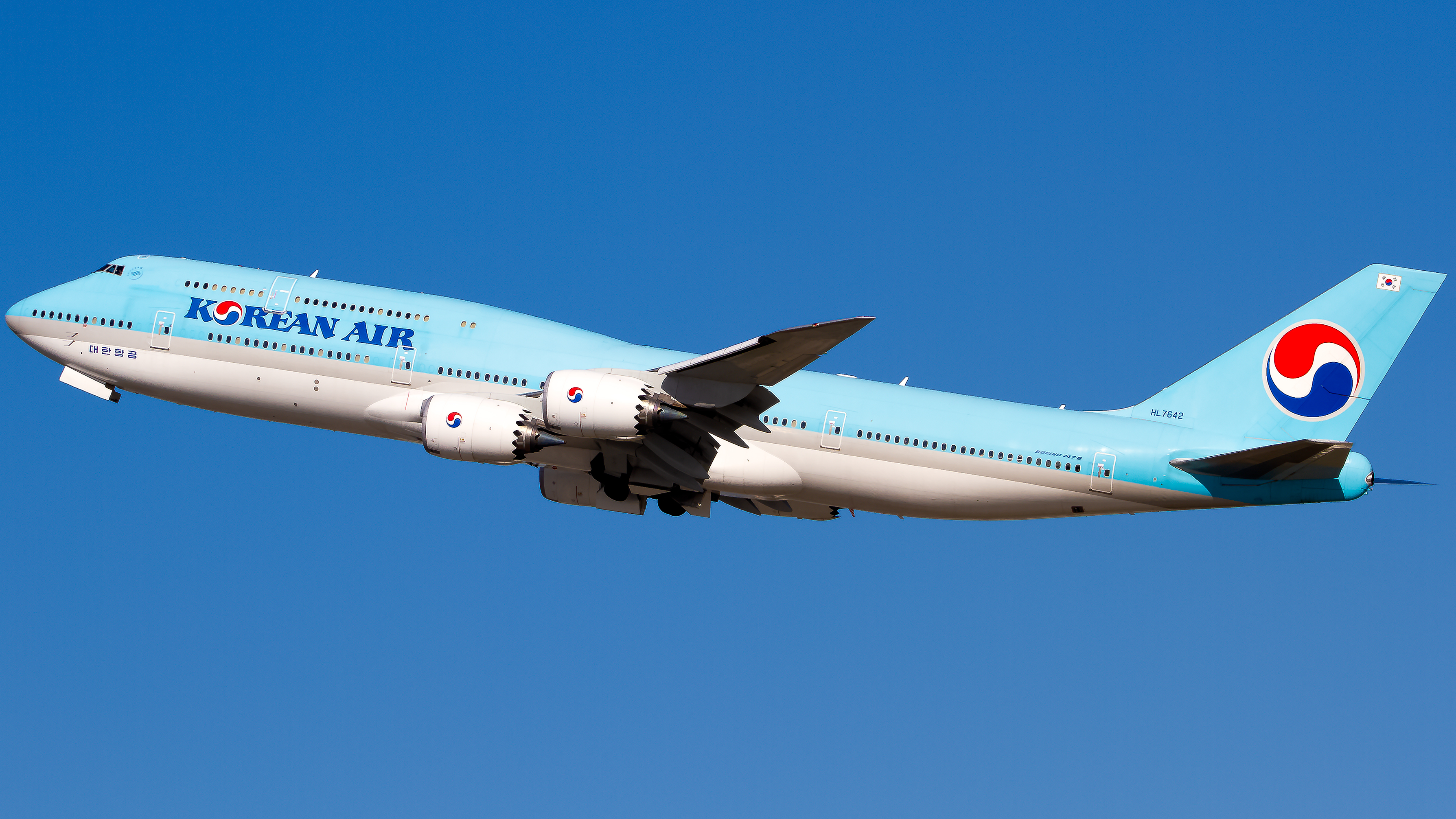 Full size: Korean Air Boeing 747-8i HL7642 at Los Angeles International Airport
