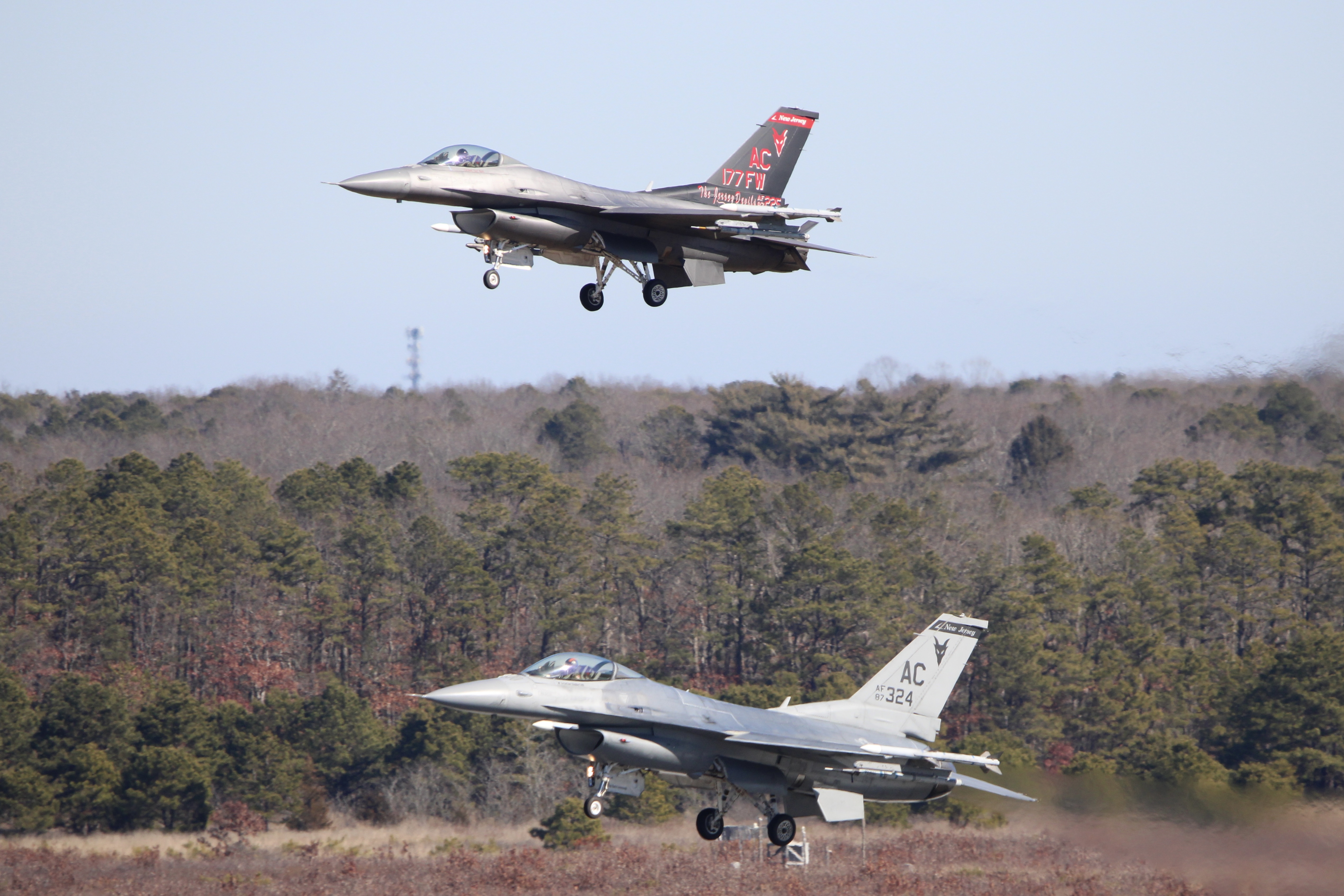 Full size: Air National Guard General Dynamics F-16 Fighting Falcon 87-0225 at Atlantic City International Airport