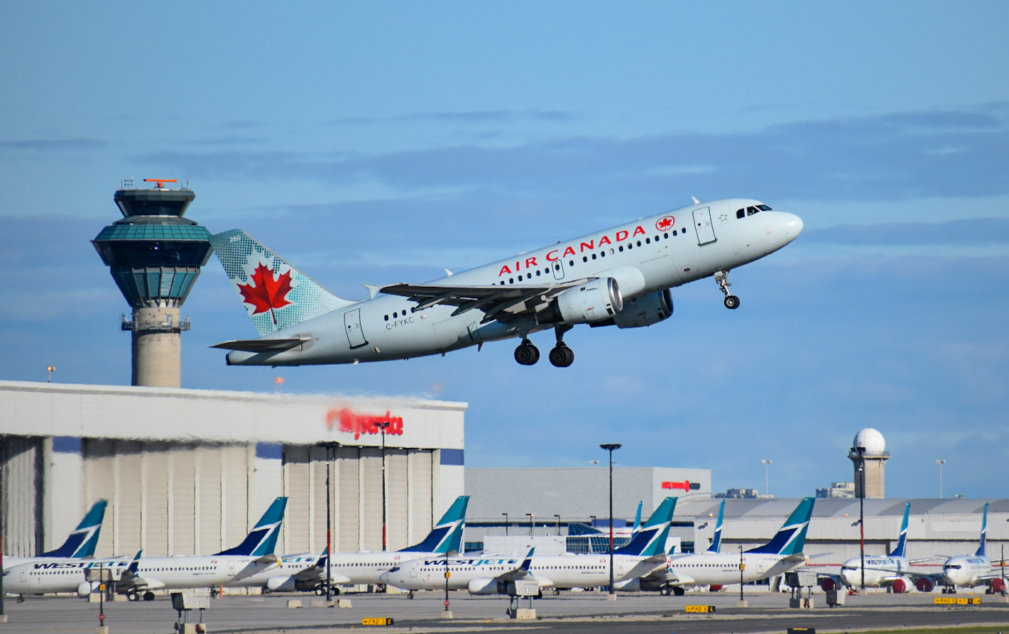 Full size: Air Canada Airbus A319 C-FYKC at Lester B Pearson International Airport