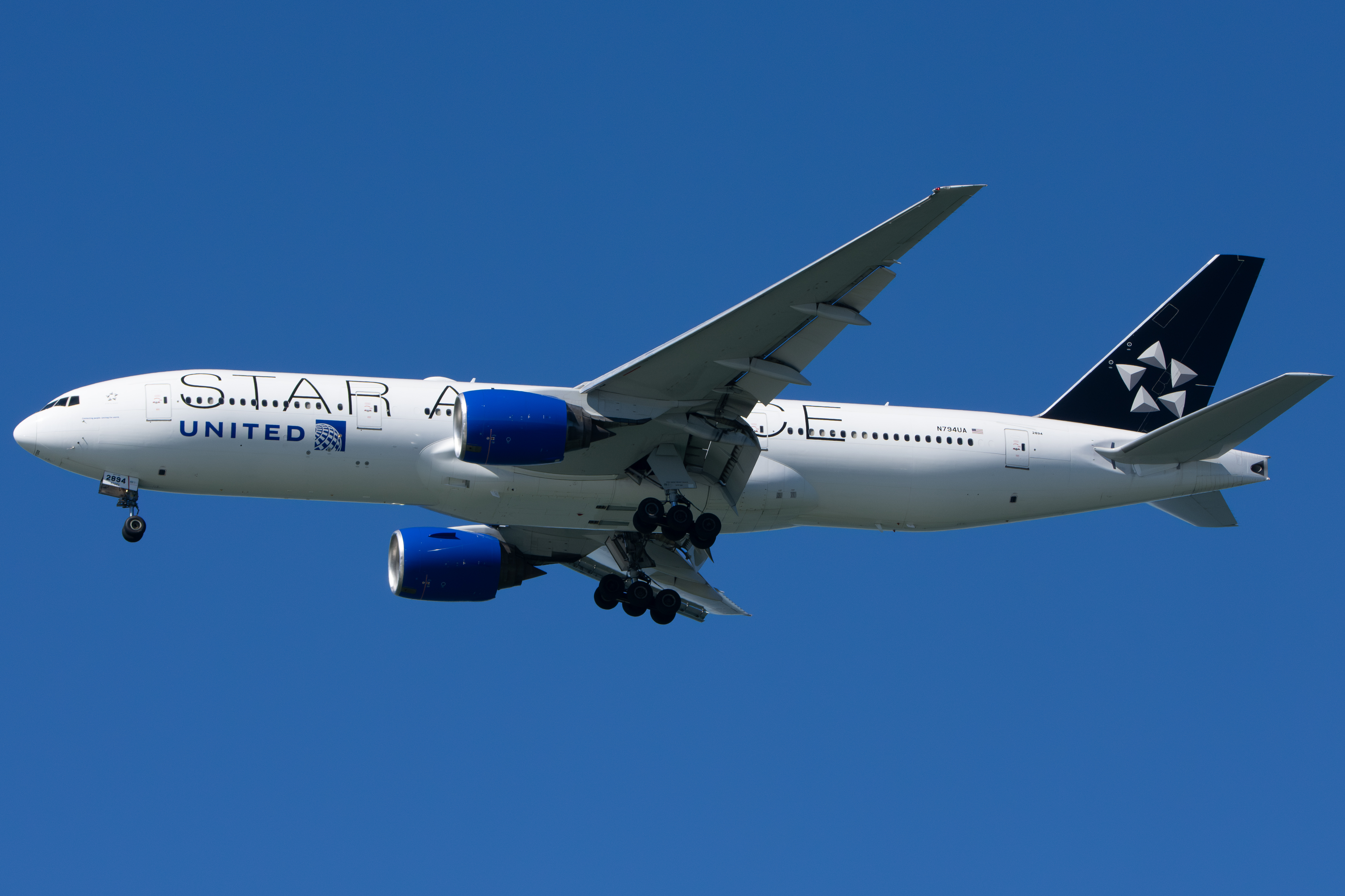 Full size: United Airlines Boeing 777-200 N794UA at San Francisco International Airport
