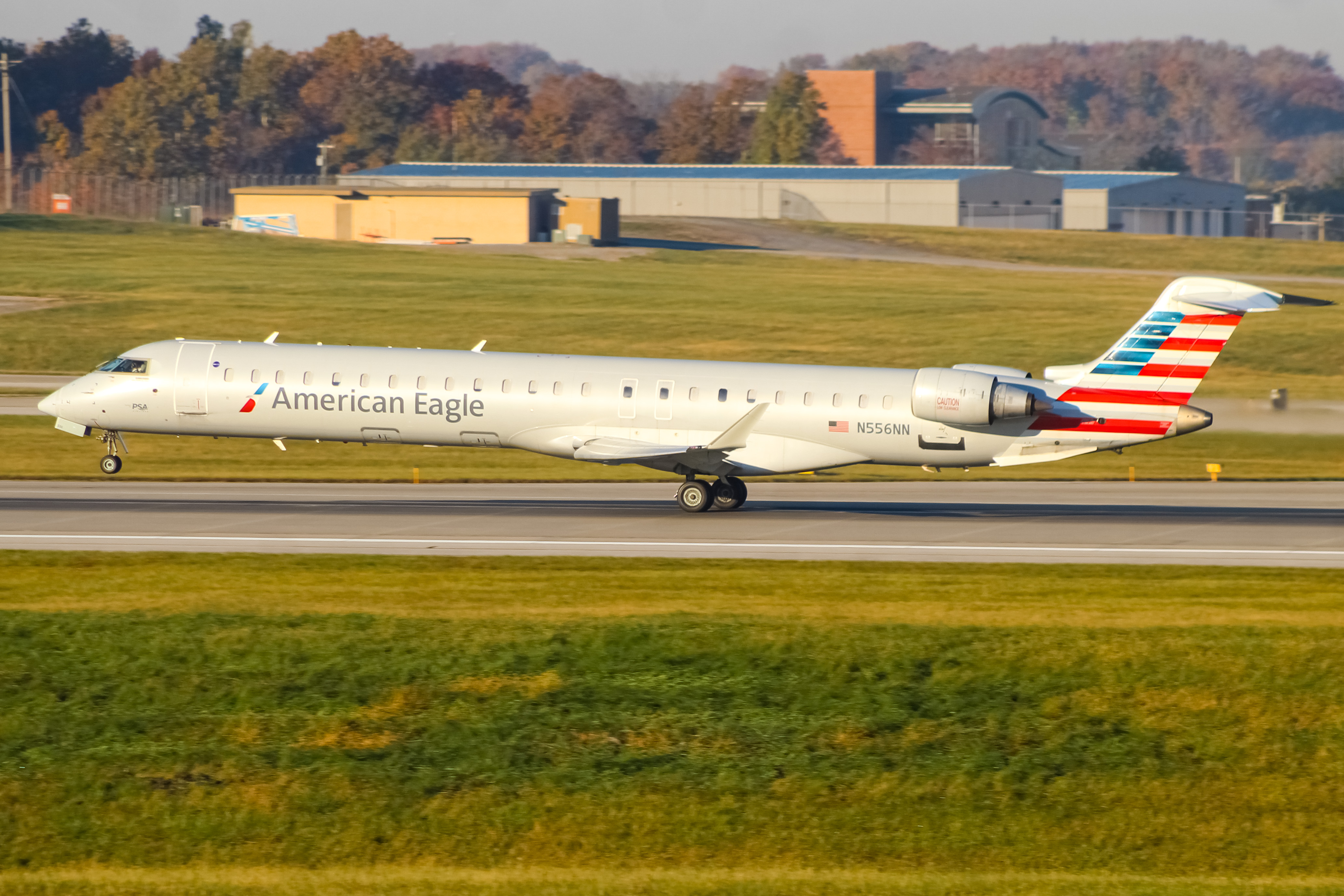Full size: American Eagle Mitsubishi CRJ-900 N556NN at Cincinnati/Northern Kentucky International Airport
