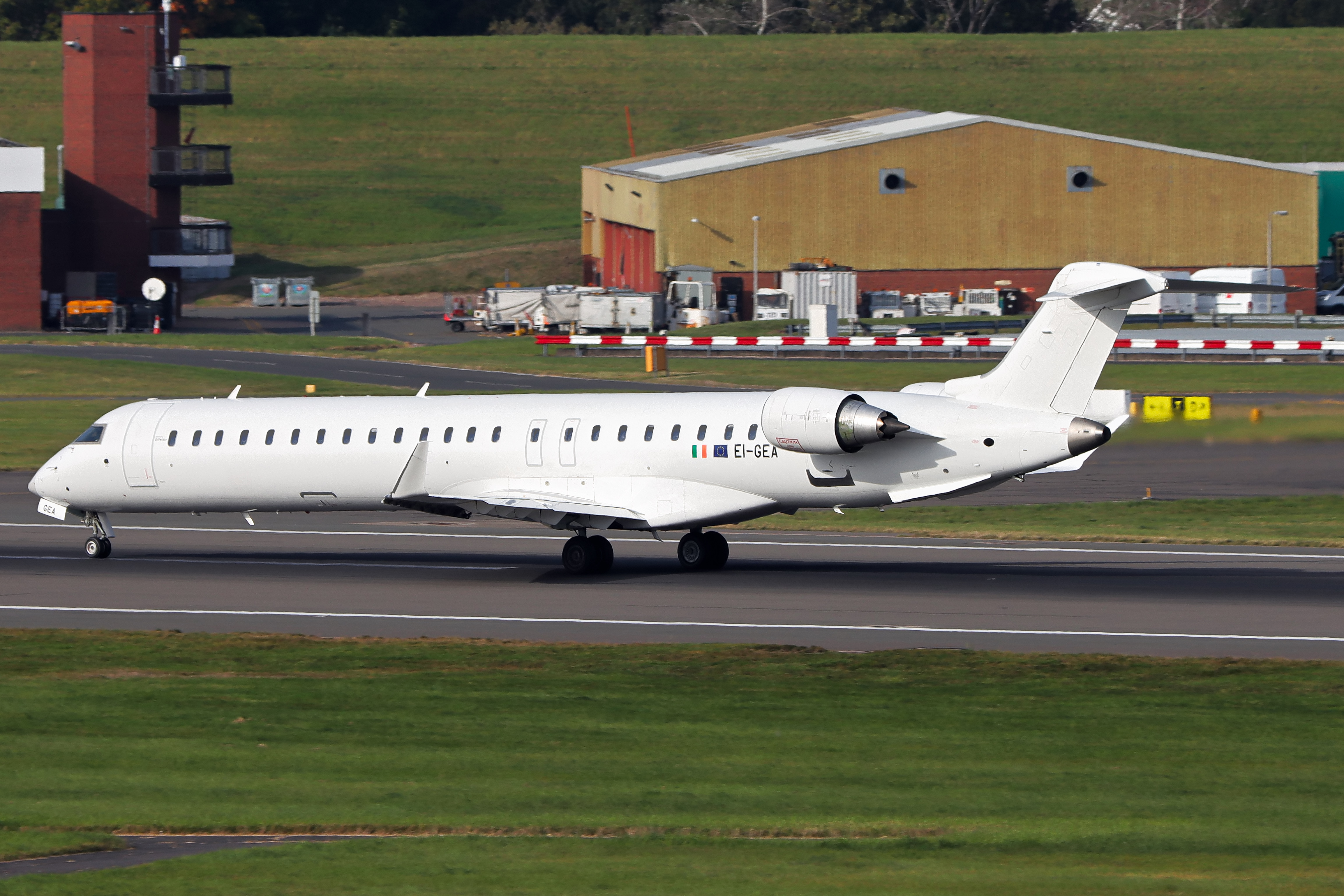 Full size: CITYJET Mitsubishi CRJ-900 EI-GEA at Birmingham Airport