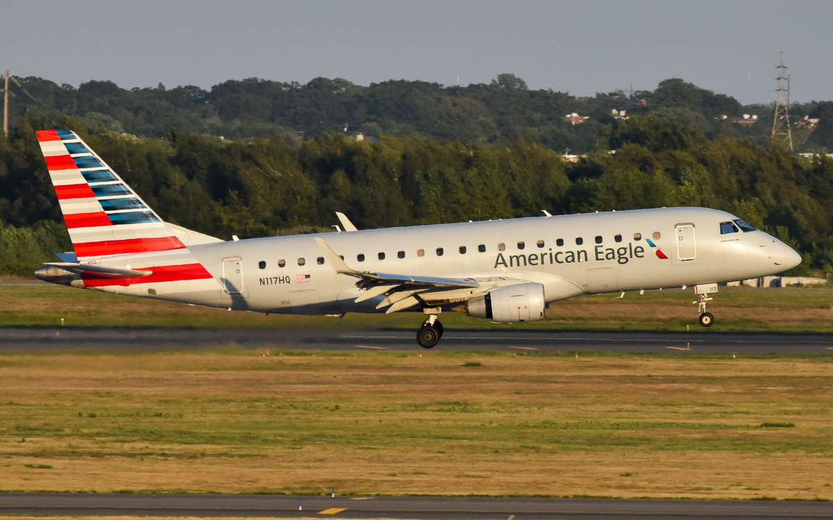 Full size: American Eagle Embraer E175 N117HQ at John F. Kennedy International Airport