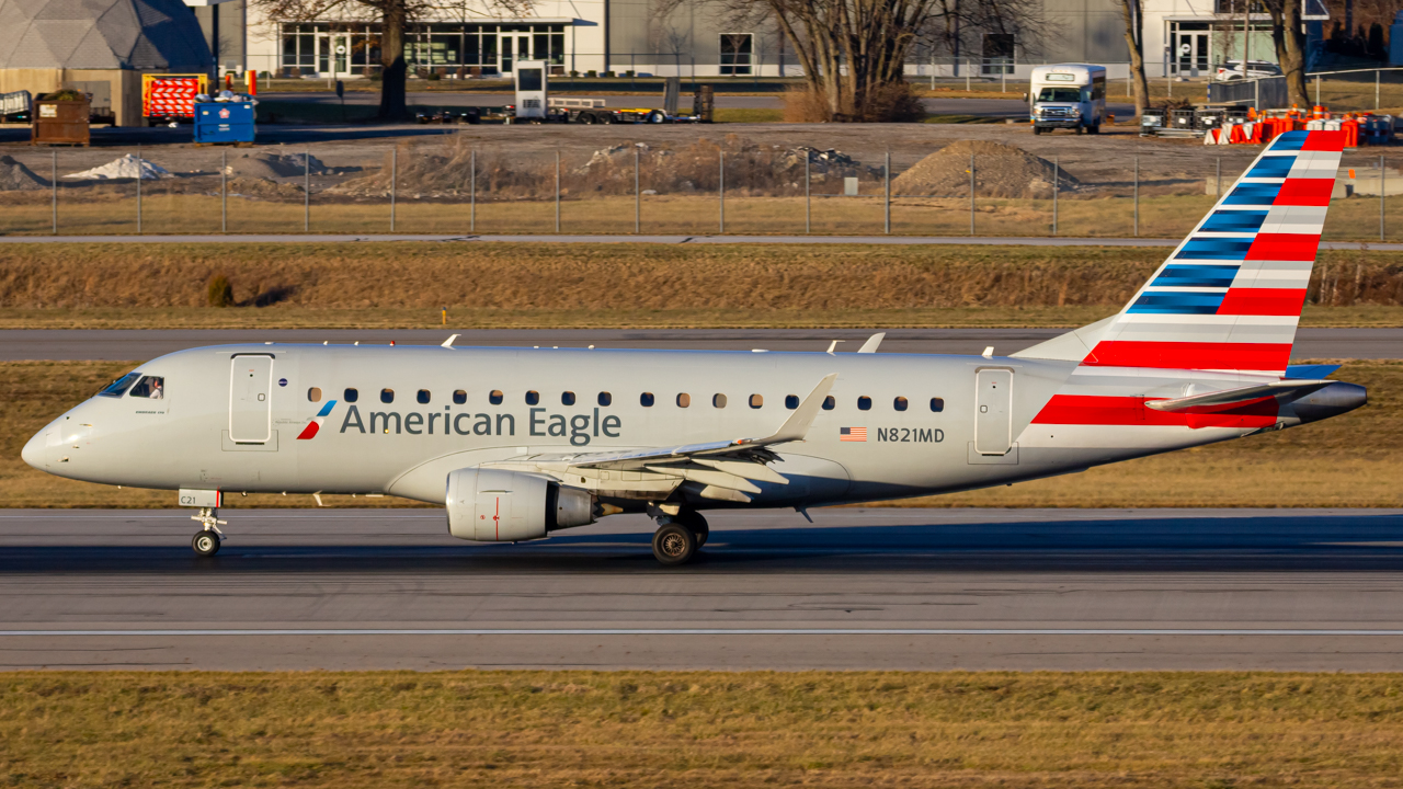Full size: American Eagle Embraer E170 N821MD at John Glenn Columbus International Airport