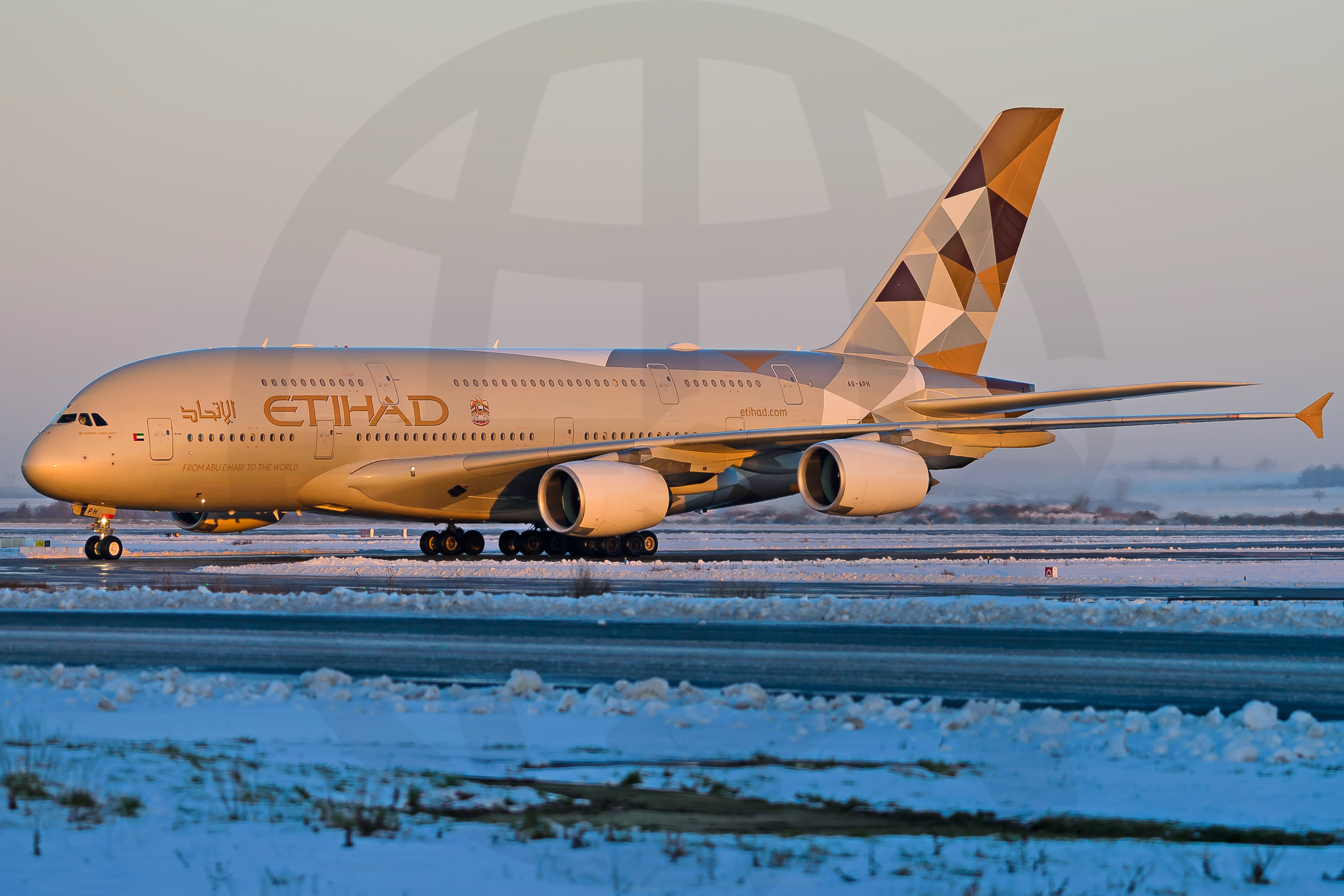 Full size: Etihad Airways Airbus A380-800 A6-APH at Paris Charles de Gaulle Airport