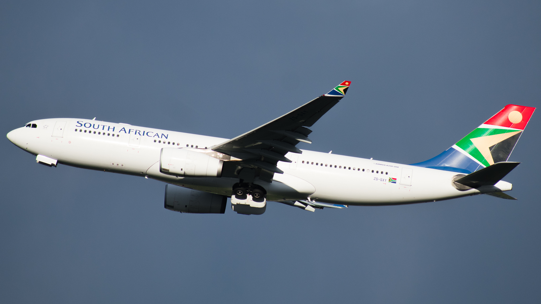 Full size: South African Airways Airbus A330-200 ZS-SXY at Washington Dulles International Airport