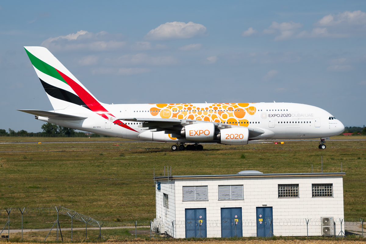 Full size: Emirates Airbus A380-800 A6-EOU at Vienna International Airport