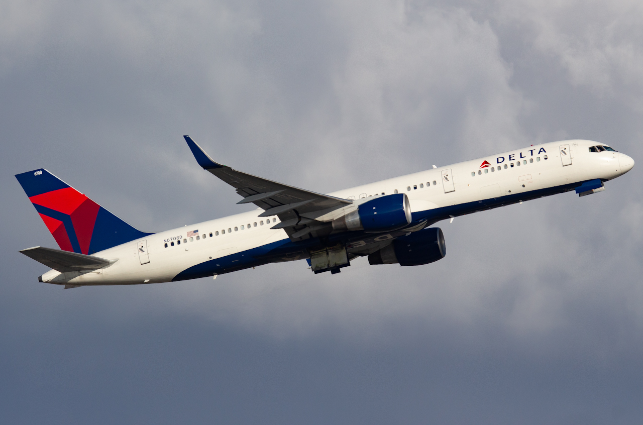 Full size: Delta Airlines Boeing 757-200 N6708D at Tampa International Airport