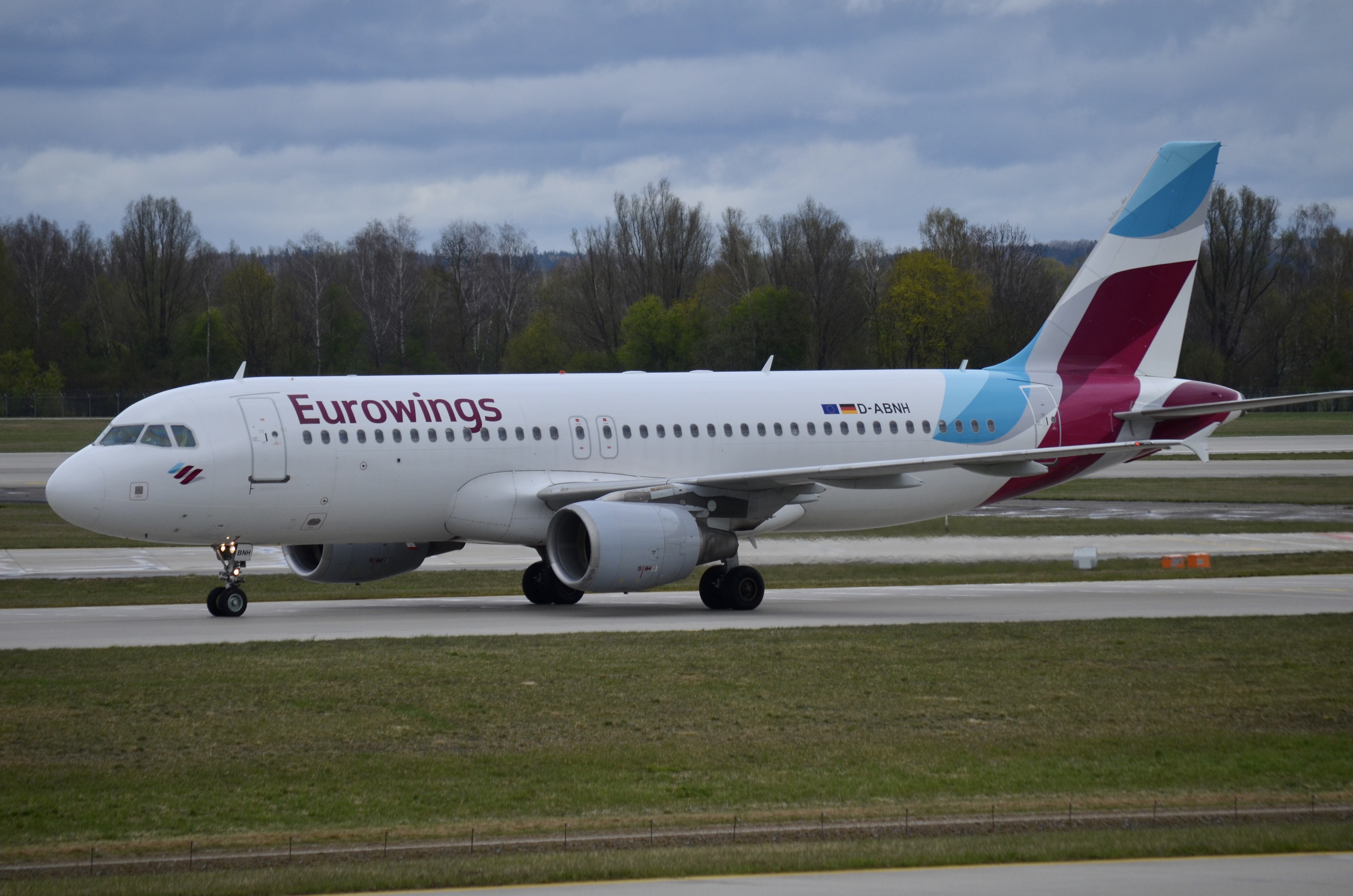 Full size: Eurowings Airbus A320 D-ABNH at Munich International Airport