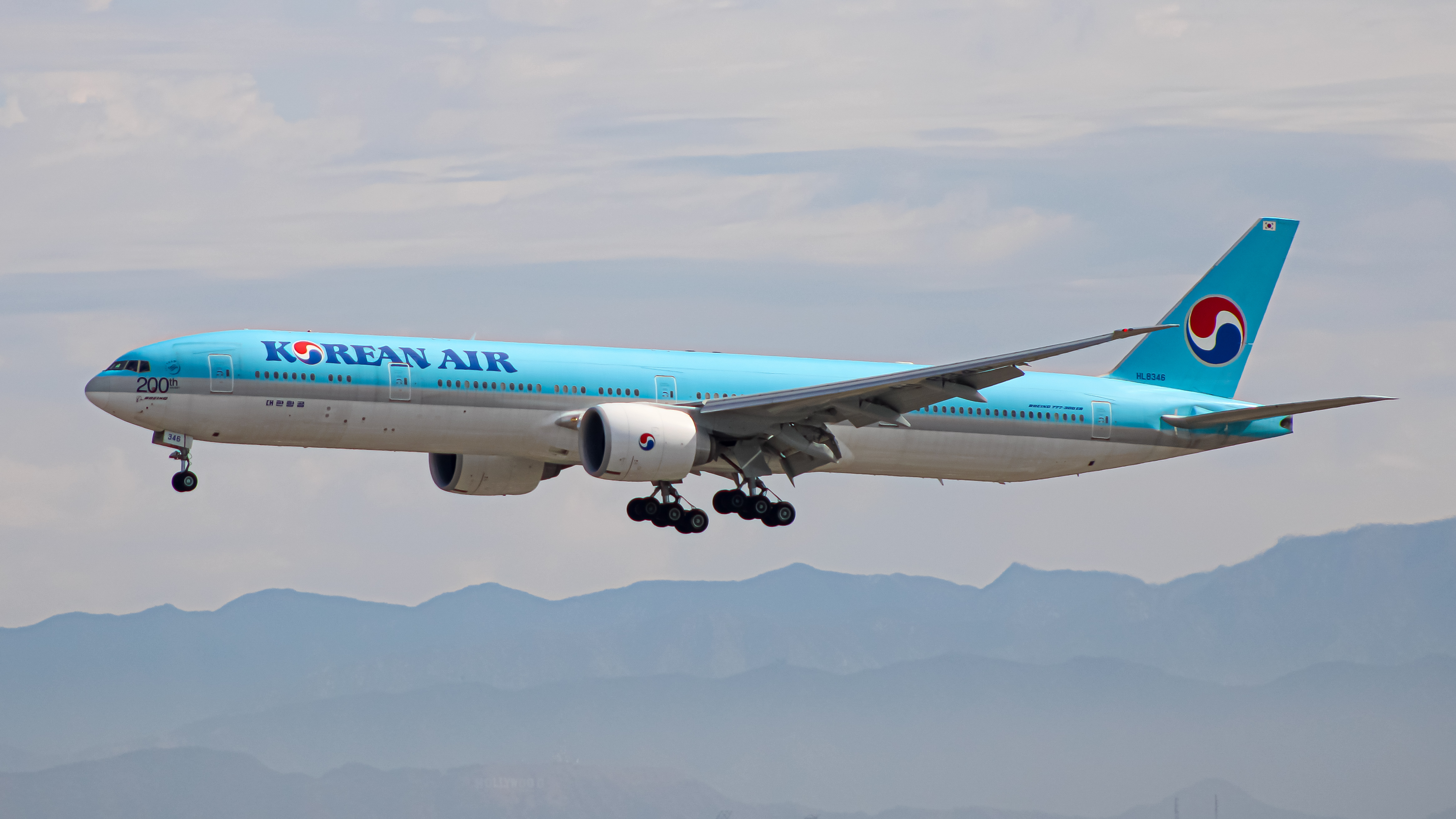 Full size: Korean Air Boeing 777-300ER HL8346 at Los Angeles International Airport