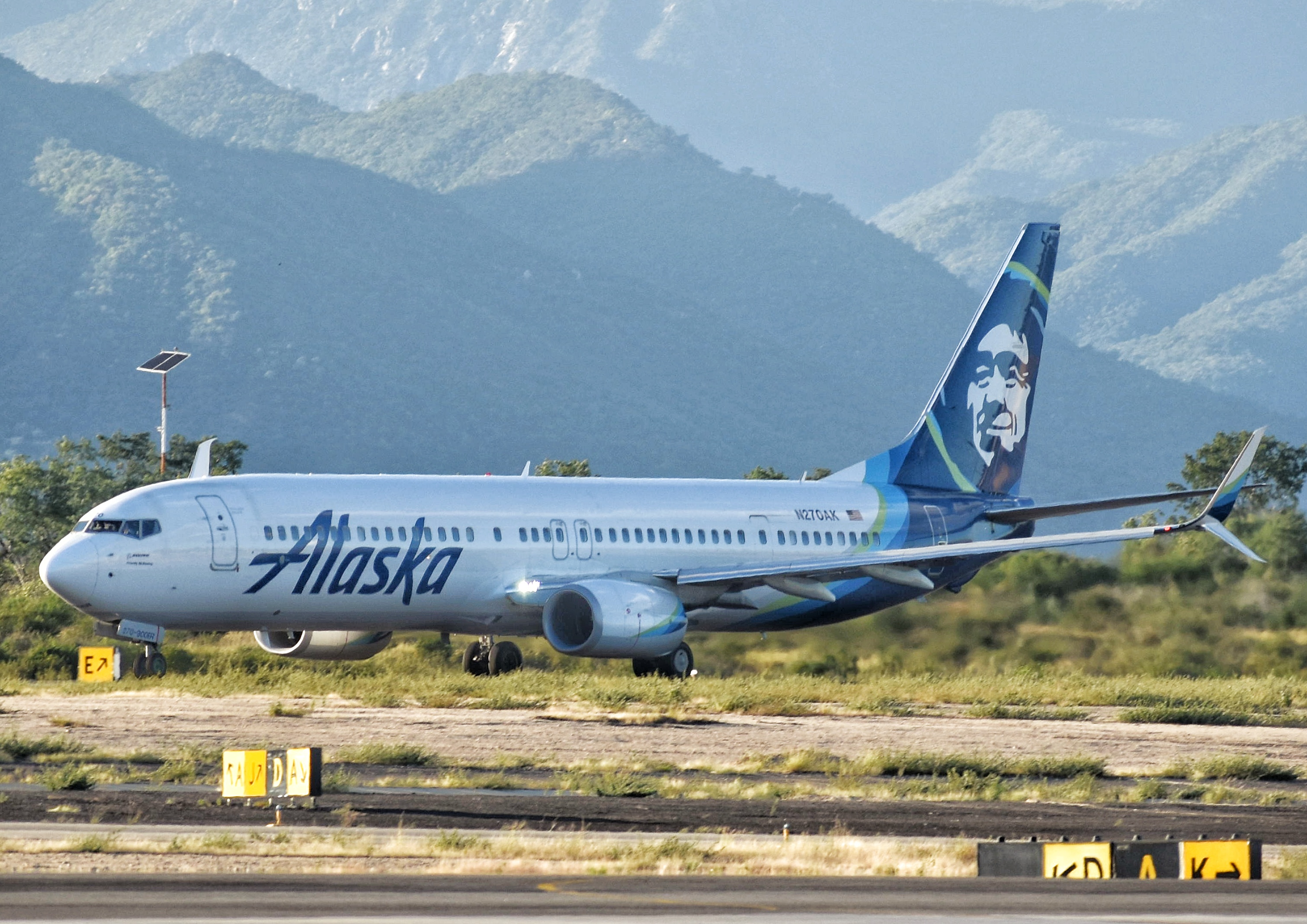 Full size: Alaska Airlines Boeing 737-900ER N270AK at San Jose del Cabo Los Cabos International Airport