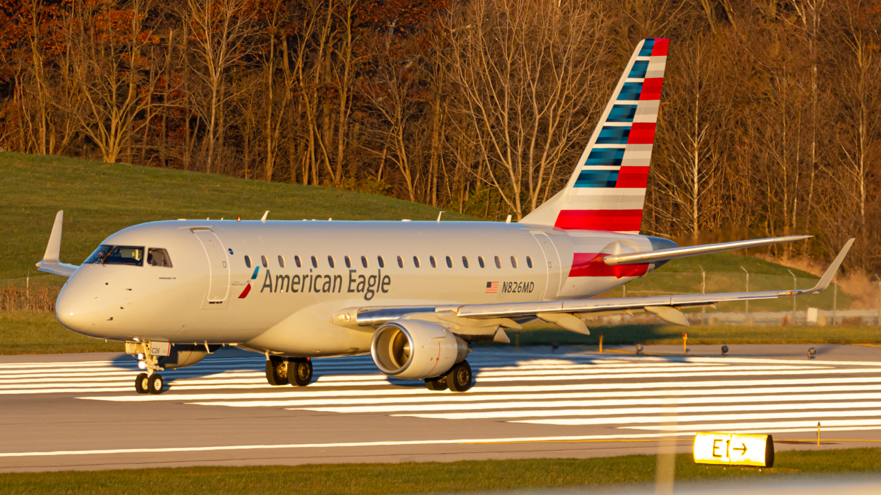 Full size: American Eagle Embraer E170 N862MD at John Glenn Columbus International Airport