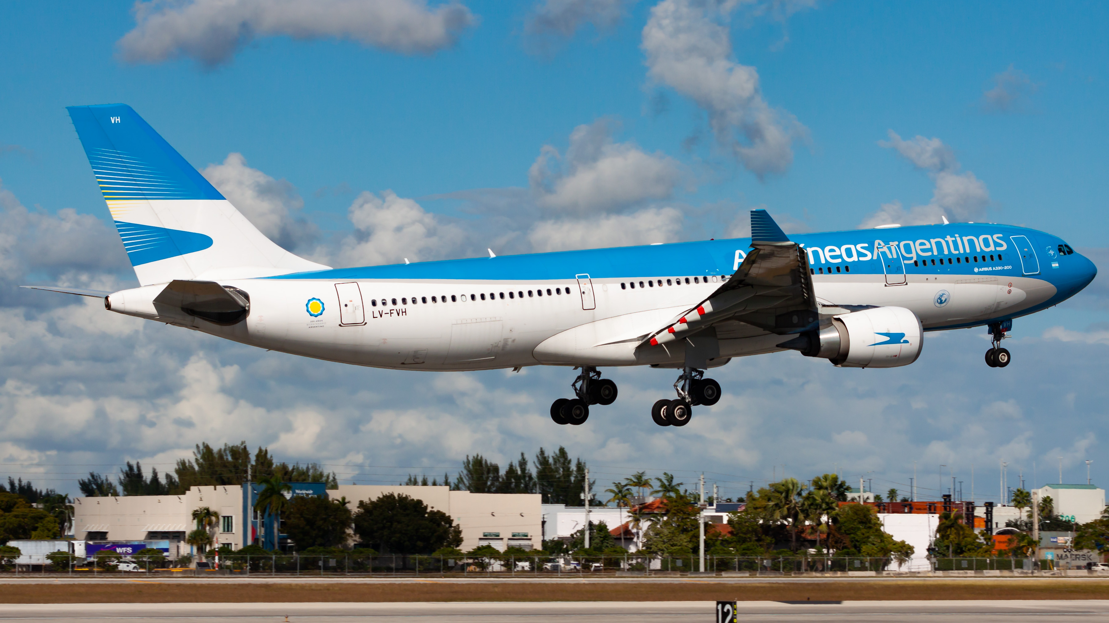 Full size: Aerolineas Argentinas  Airbus A330-200 LV-FVH at Miami International Airport