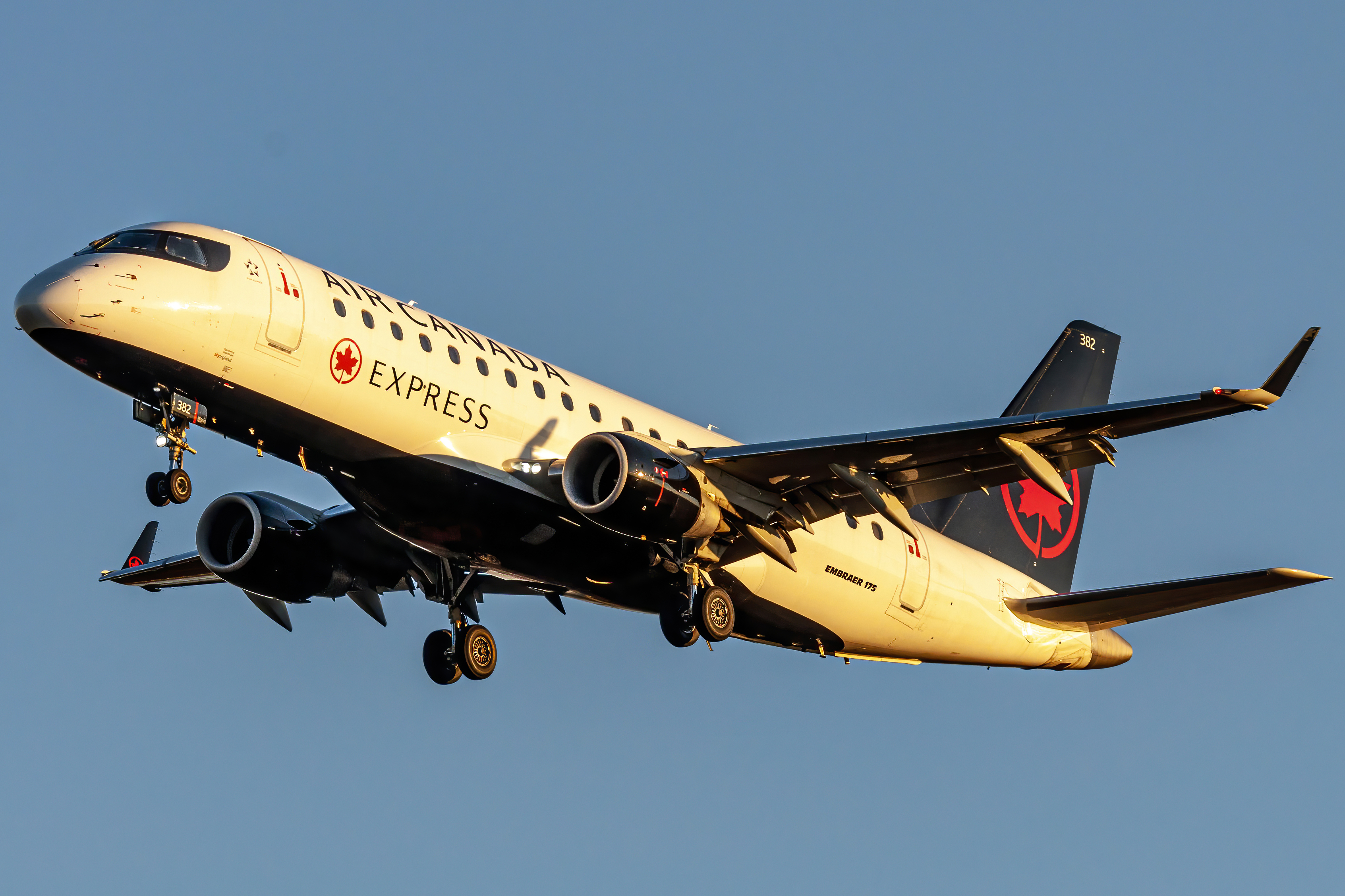 Full size: Air Canada Embraer E175 C-FEKI at Washington Dulles International Airport
