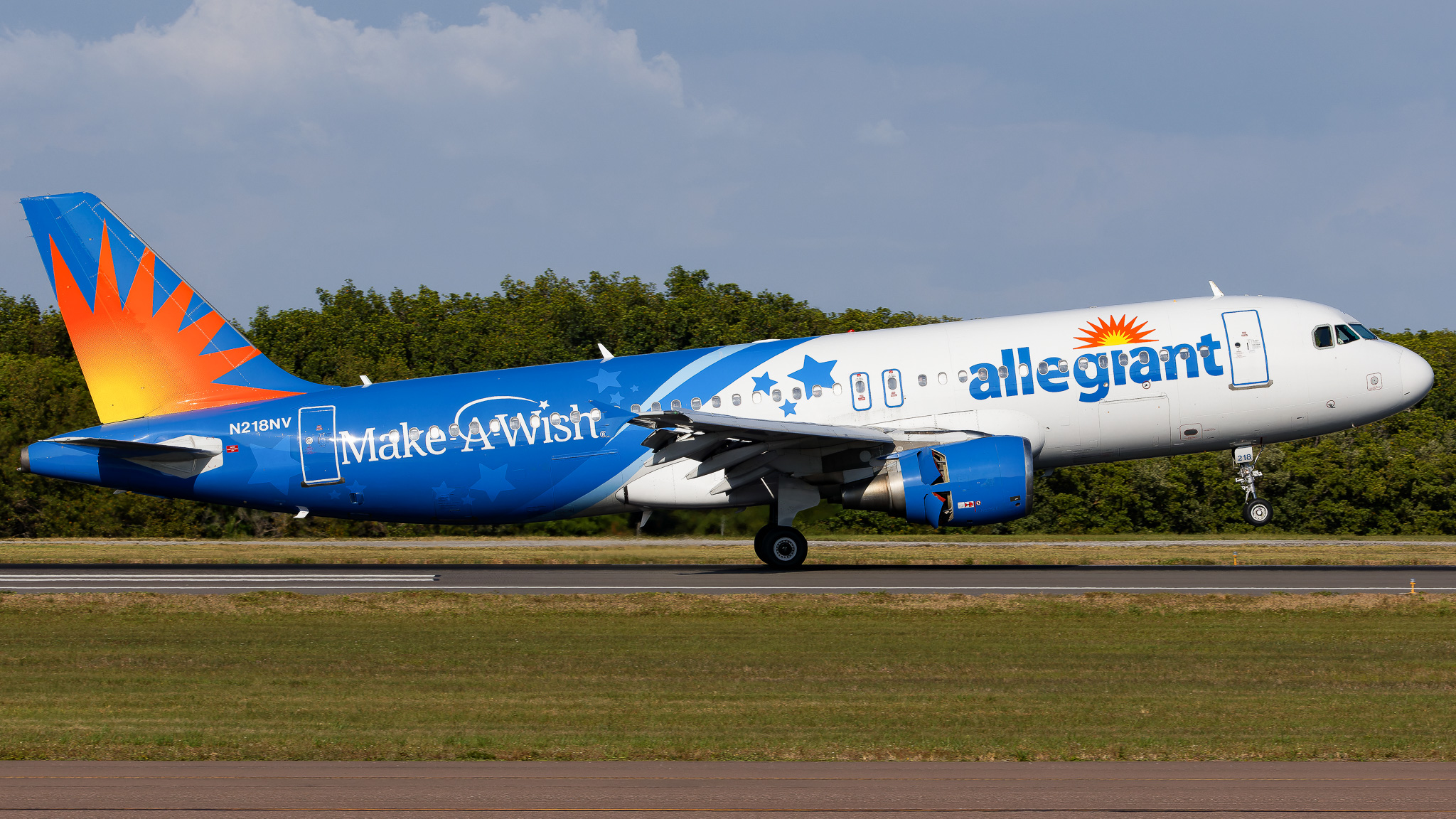Full size: Allegiant Air Airbus A320 N218NV at St. Petersburg Clearwater International Airport