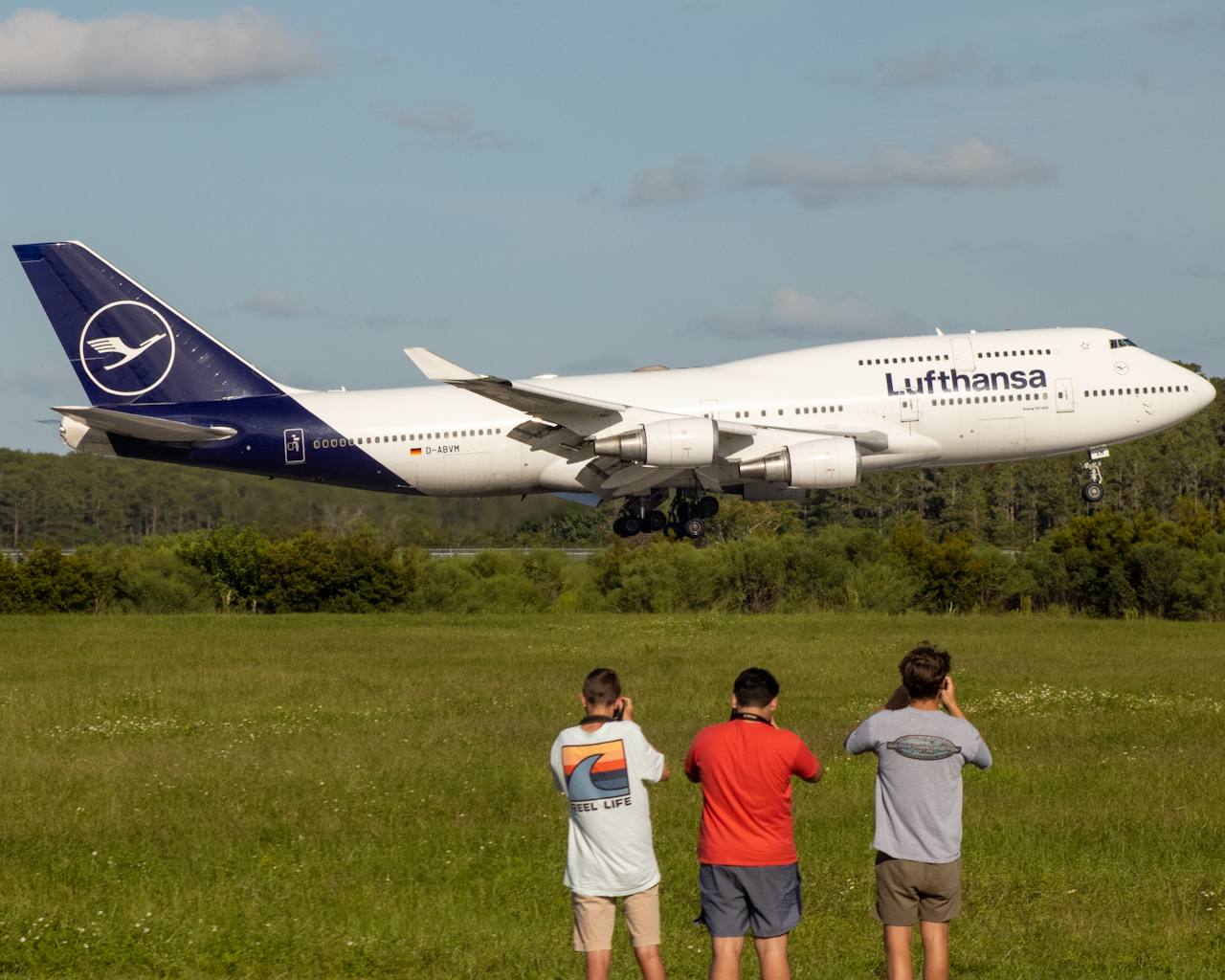 Full size: Lufthansa Boeing 747-400 D-ABVM at Orlando International Airport