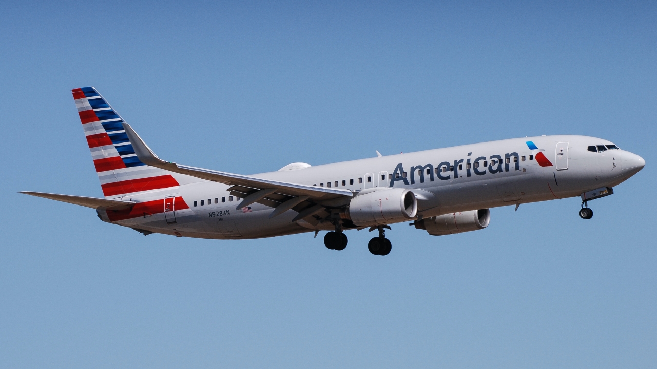 Full size: American Airlines Boeing 737-800 N928AN at Dallas-Fort Worth International Airport