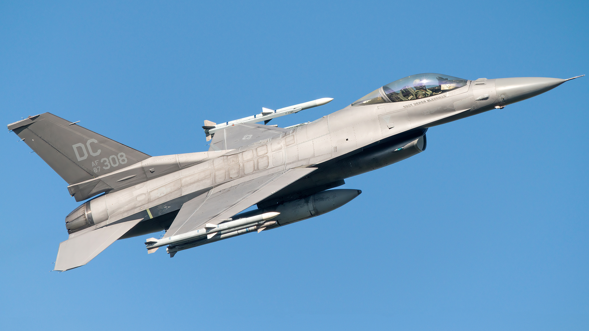 Full size: USAF - United States Air Force General Dynamics F-16 87-0308 at Joint Base Andrews