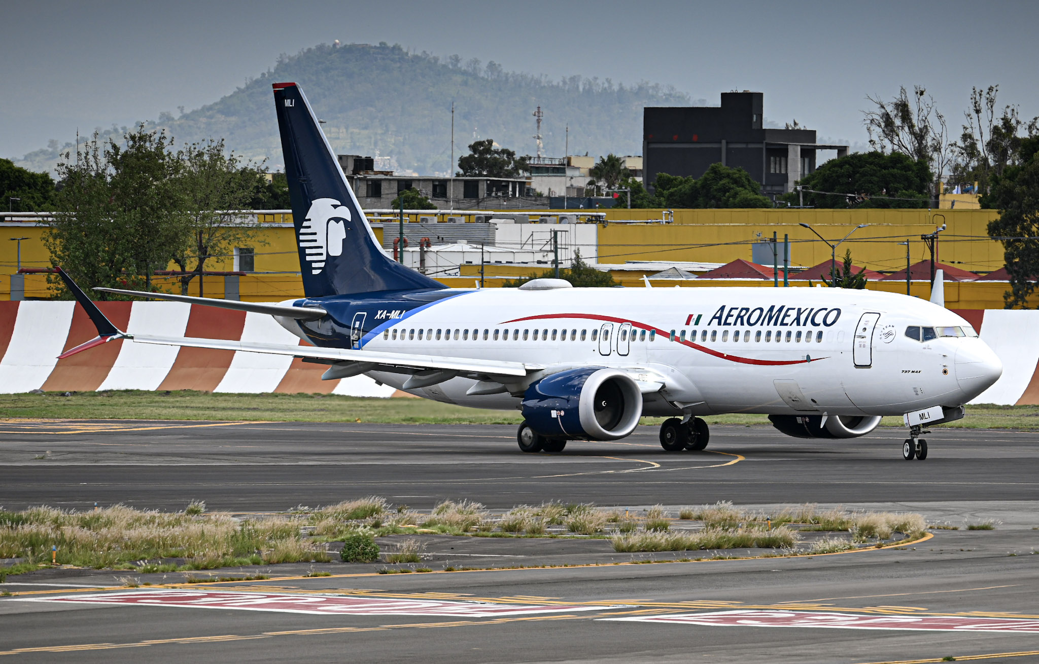 Full size: Aeromexico Boeing 737 MAX 8 XA-MLI at Mexico City International Airport