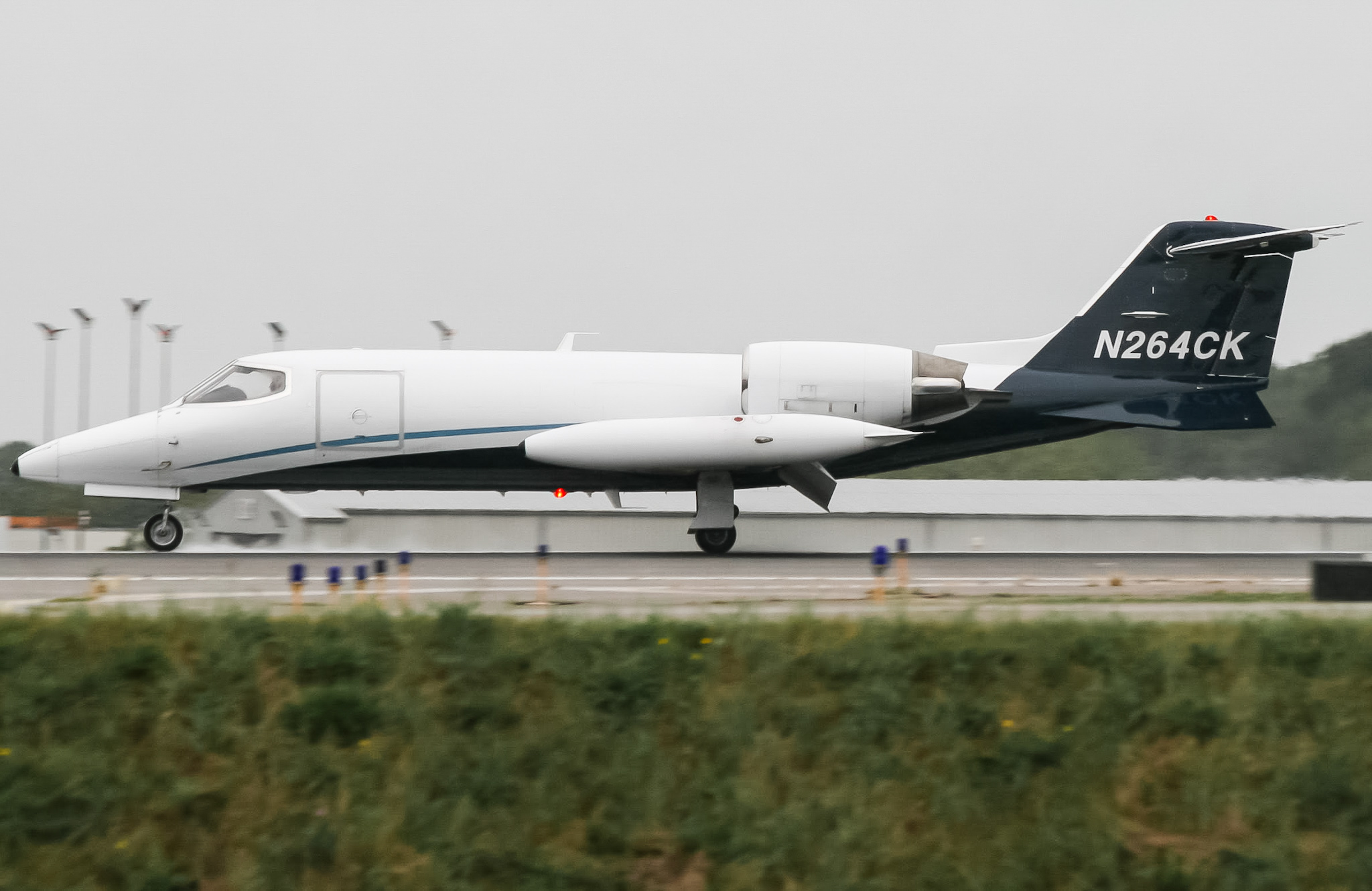 Full size: AirNet Learjet 35 N264CK at Buffalo Niagara International Airport