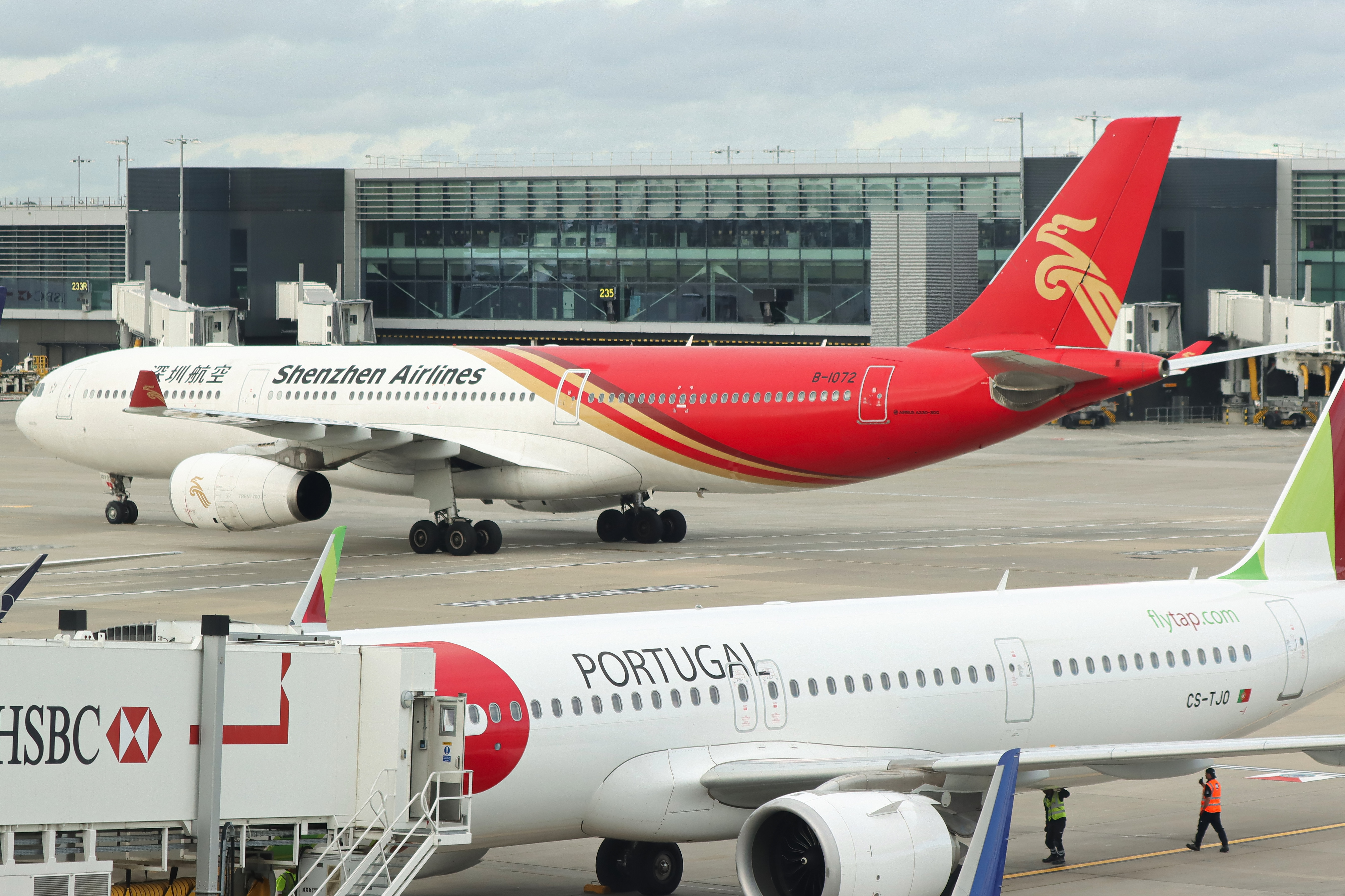 Full size: Shenzen Airlines Airbus A330-300 B-1072 at London Heathrow International Airport