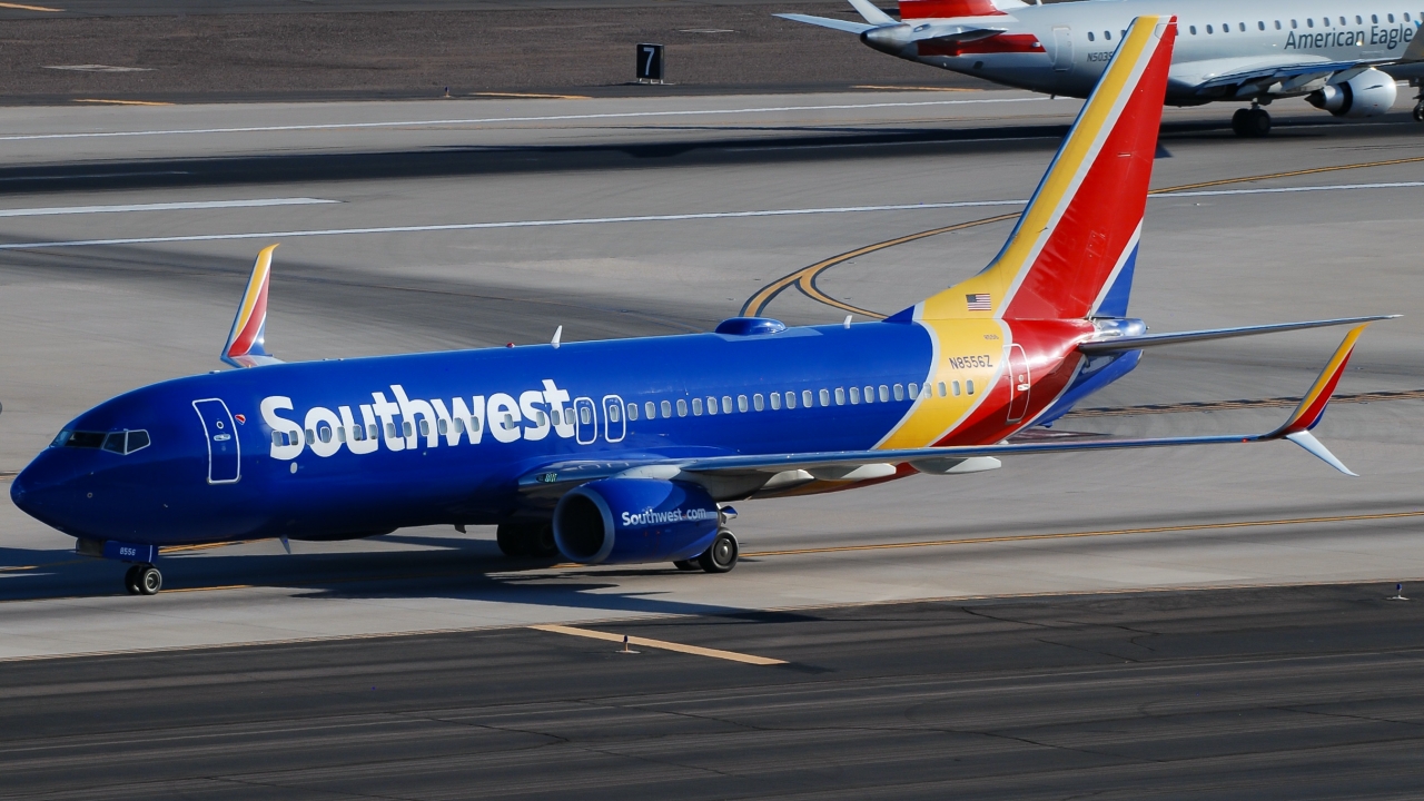Full size: Southwest Airlines Boeing 737-800 N8556Z at Phoenix Sky Harbor International Airport