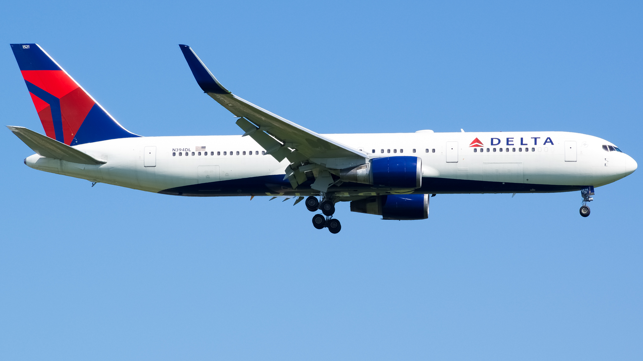 Full size: Delta Airlines Boeing 767-300ER N394DL at John F. Kennedy International Airport