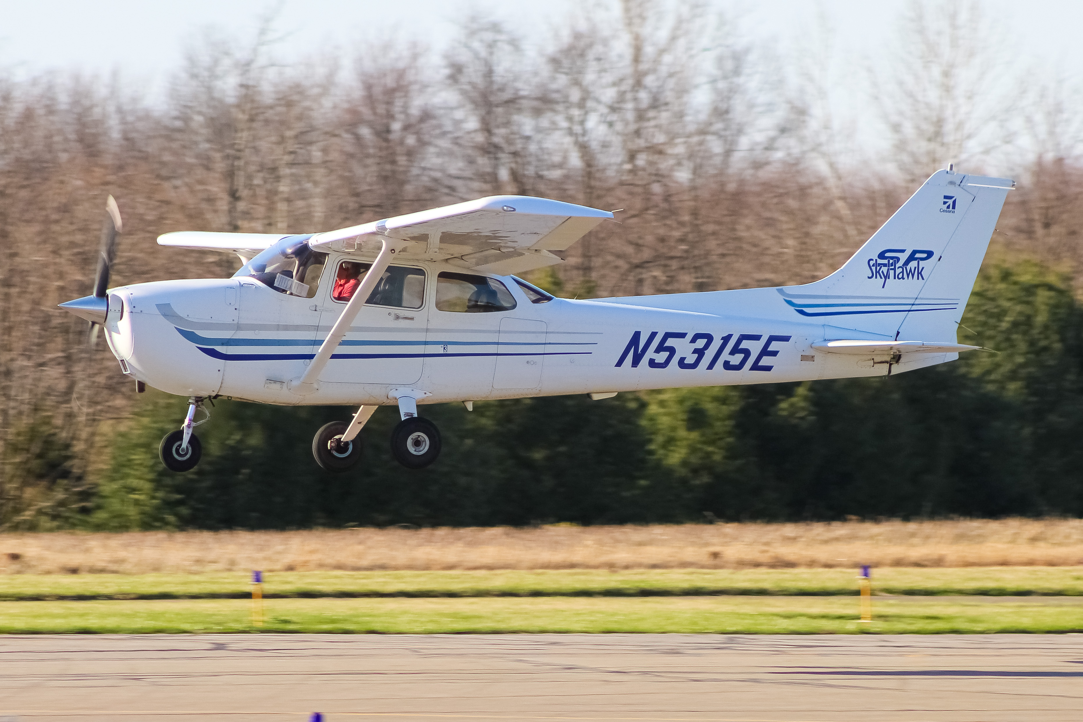 Full size: PRIVATE Cessna 172 N5315E at Clermont County Airport