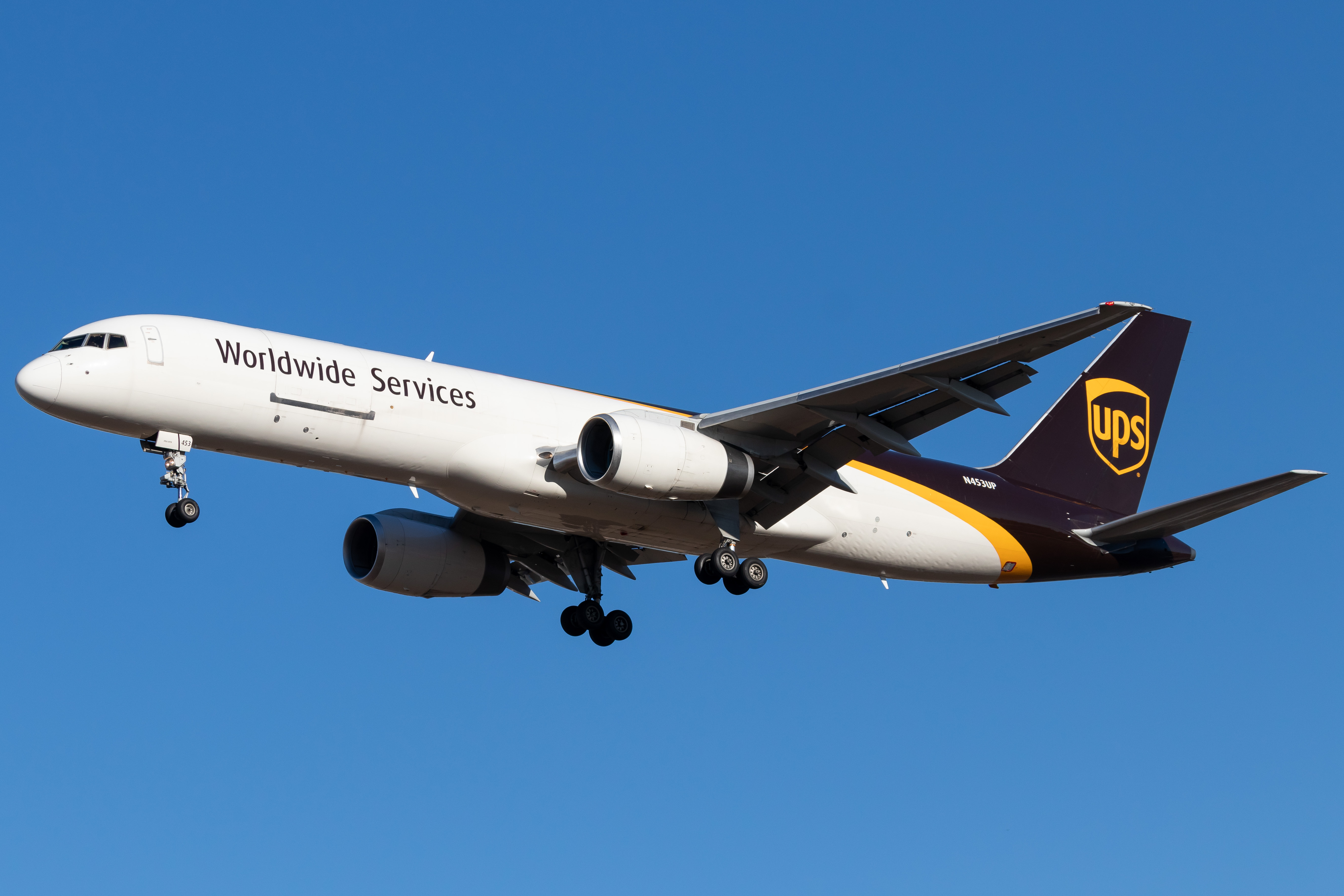 Full size: United Parcel Service Boeing 757-200F N453UP at San Antonio International Airport