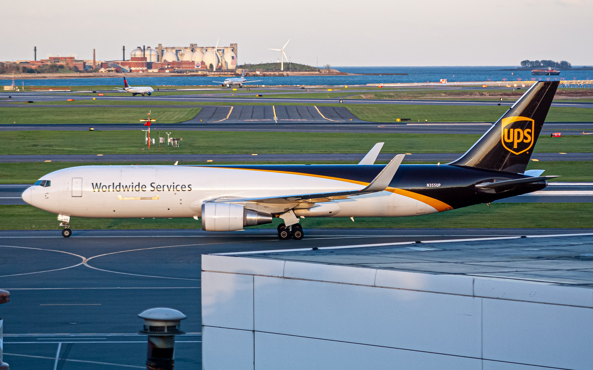 Full size: United Parcel Service Boeing 767-300F N355UP at General Edward Lawrence Logan International Airport