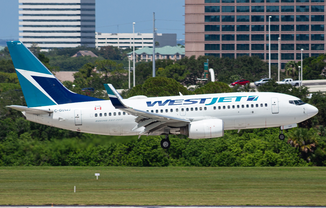 Full size: WestJet Boeing 737-700 C-GUWJ at Tampa International Airport