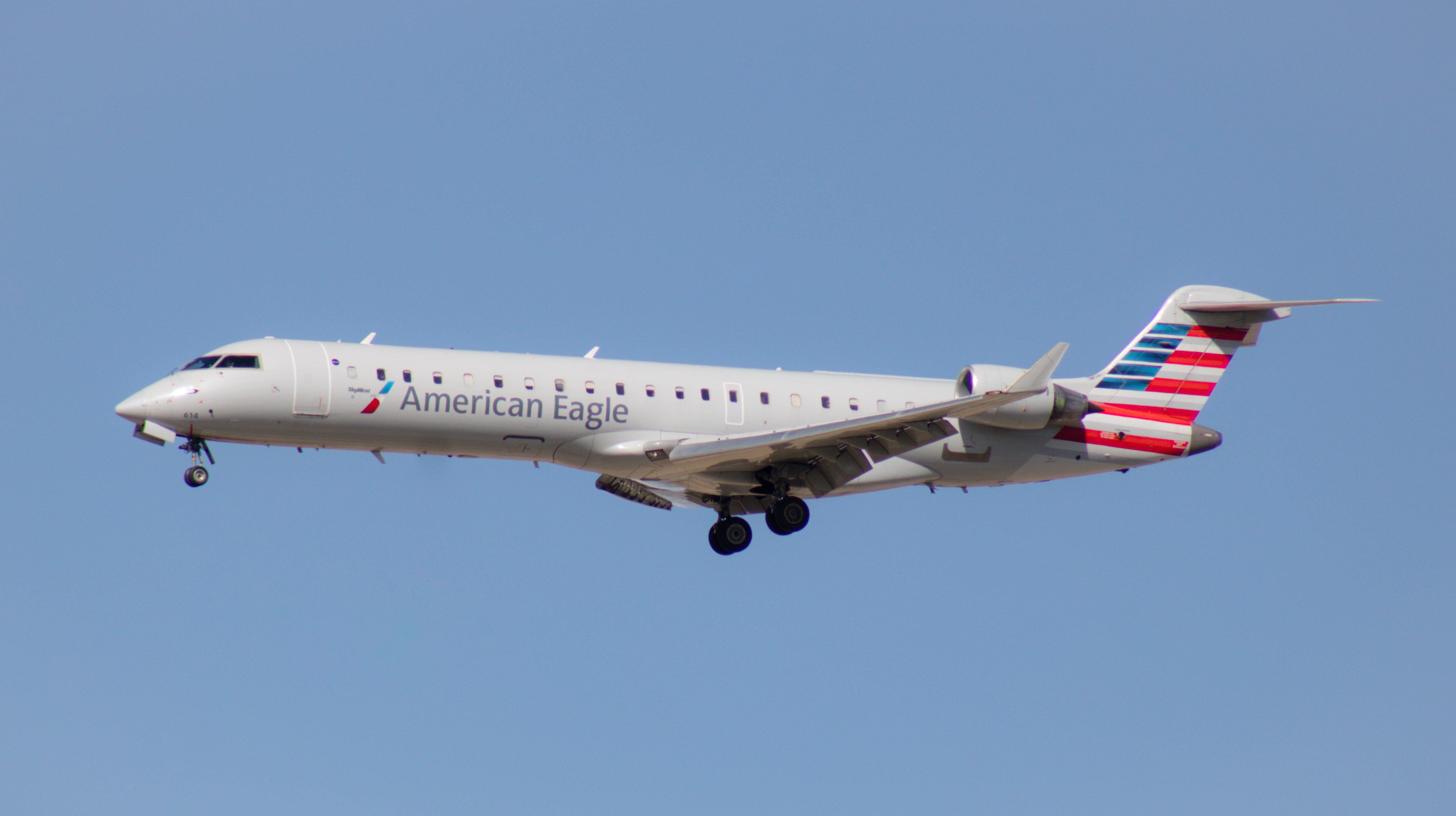Full size: American Eagle Mitsubishi CRJ-700 N614QX at Boise Air Terminal/Gowen Field